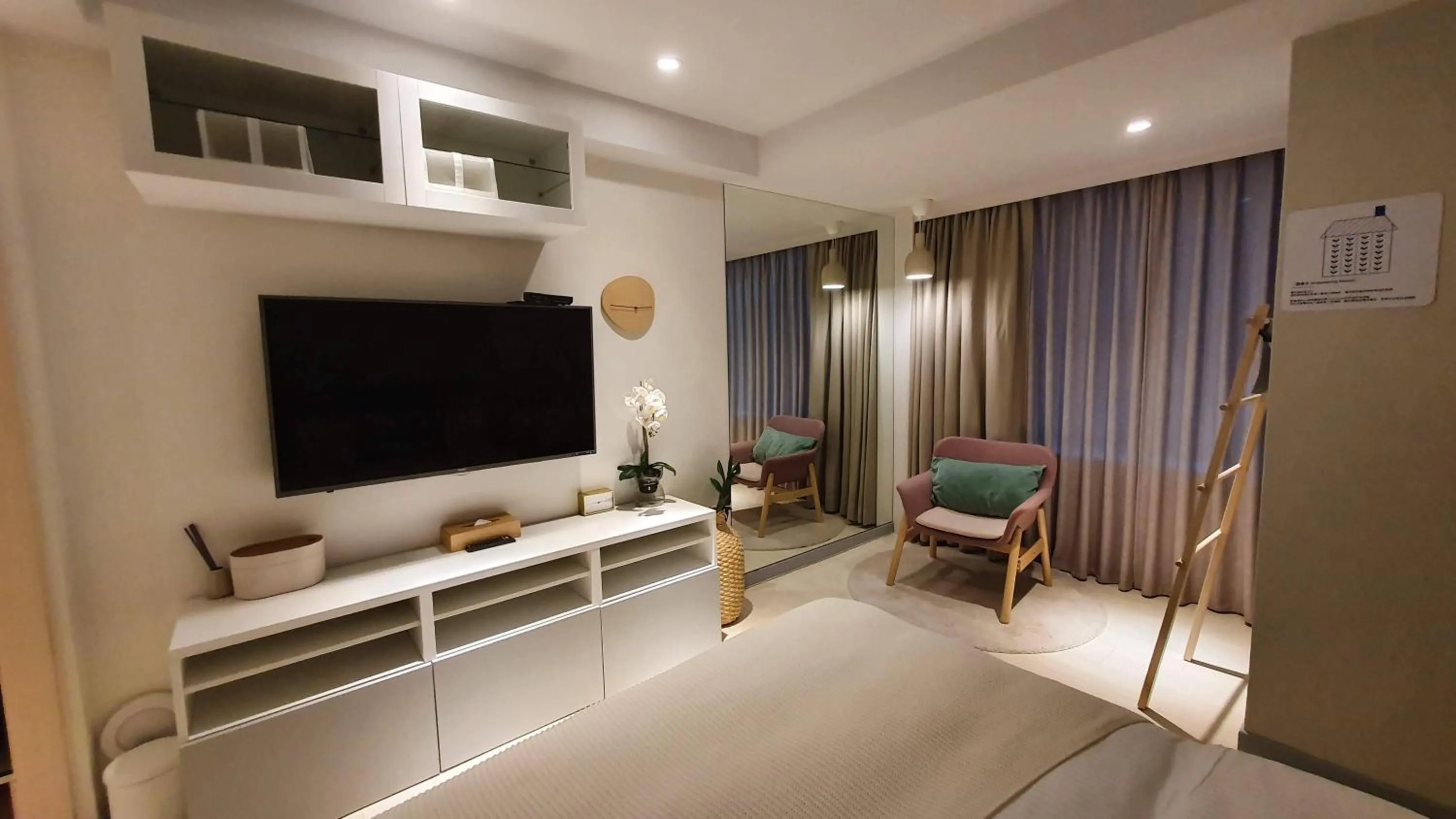 TV and multimedia, Bed in Yomi Hotel - ShuangLian MRT