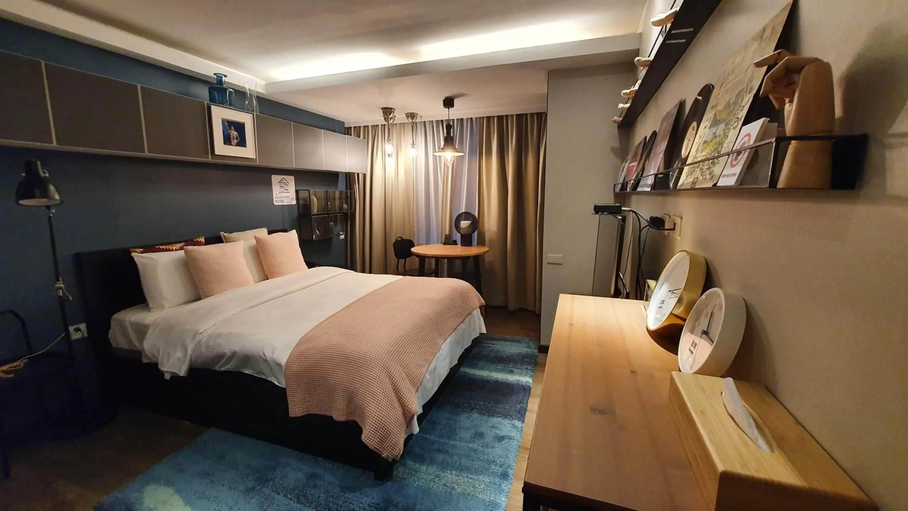Photo of the whole room, Bed in Yomi Hotel - ShuangLian MRT