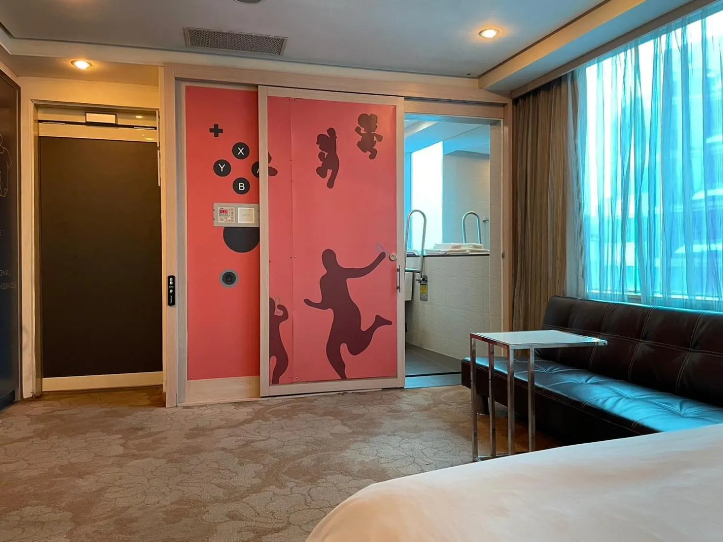 Photo of the whole room, Bed in Yomi Hotel - ShuangLian MRT
