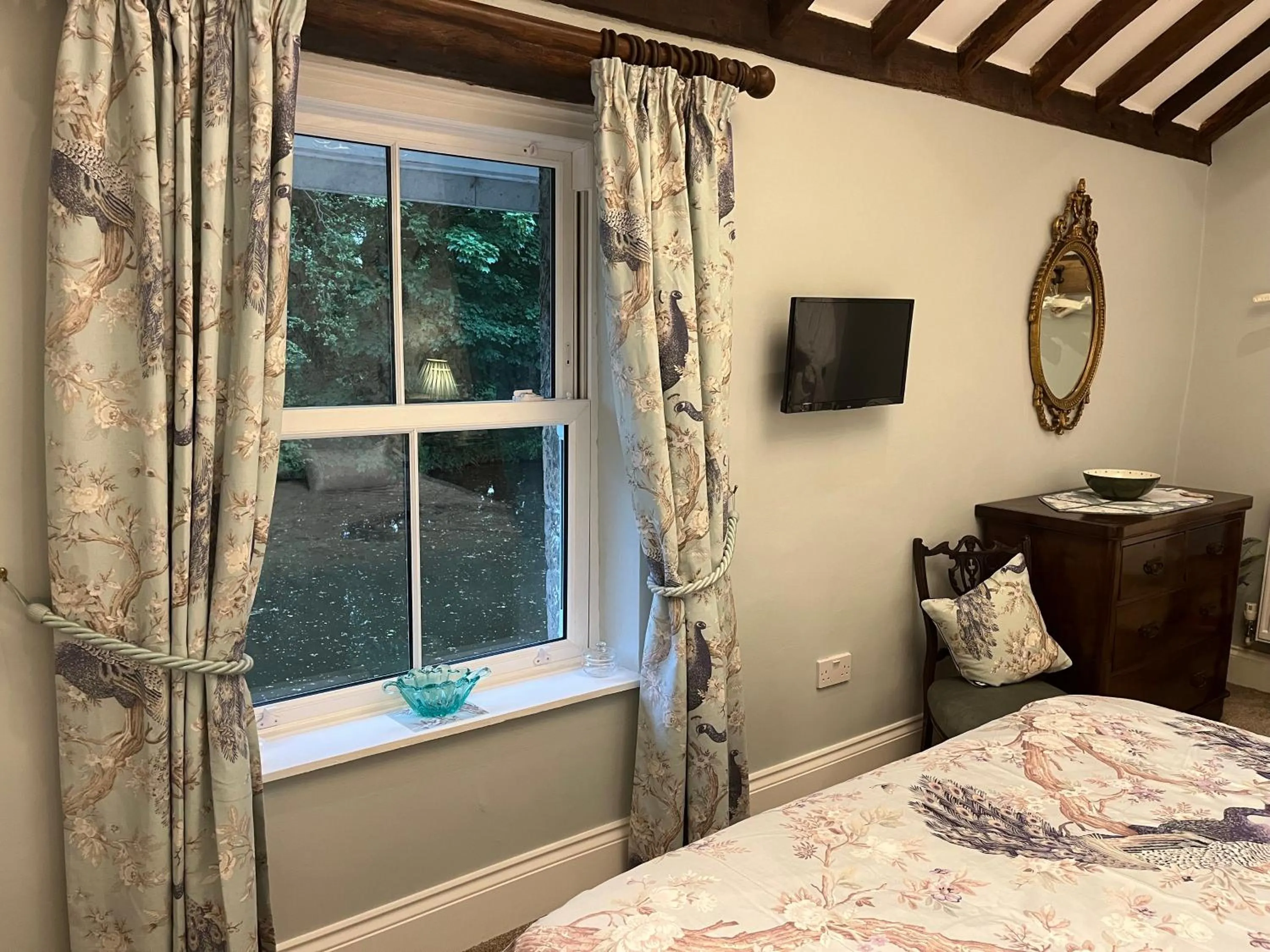 Bed in Picket Post House Bed & Breakfast