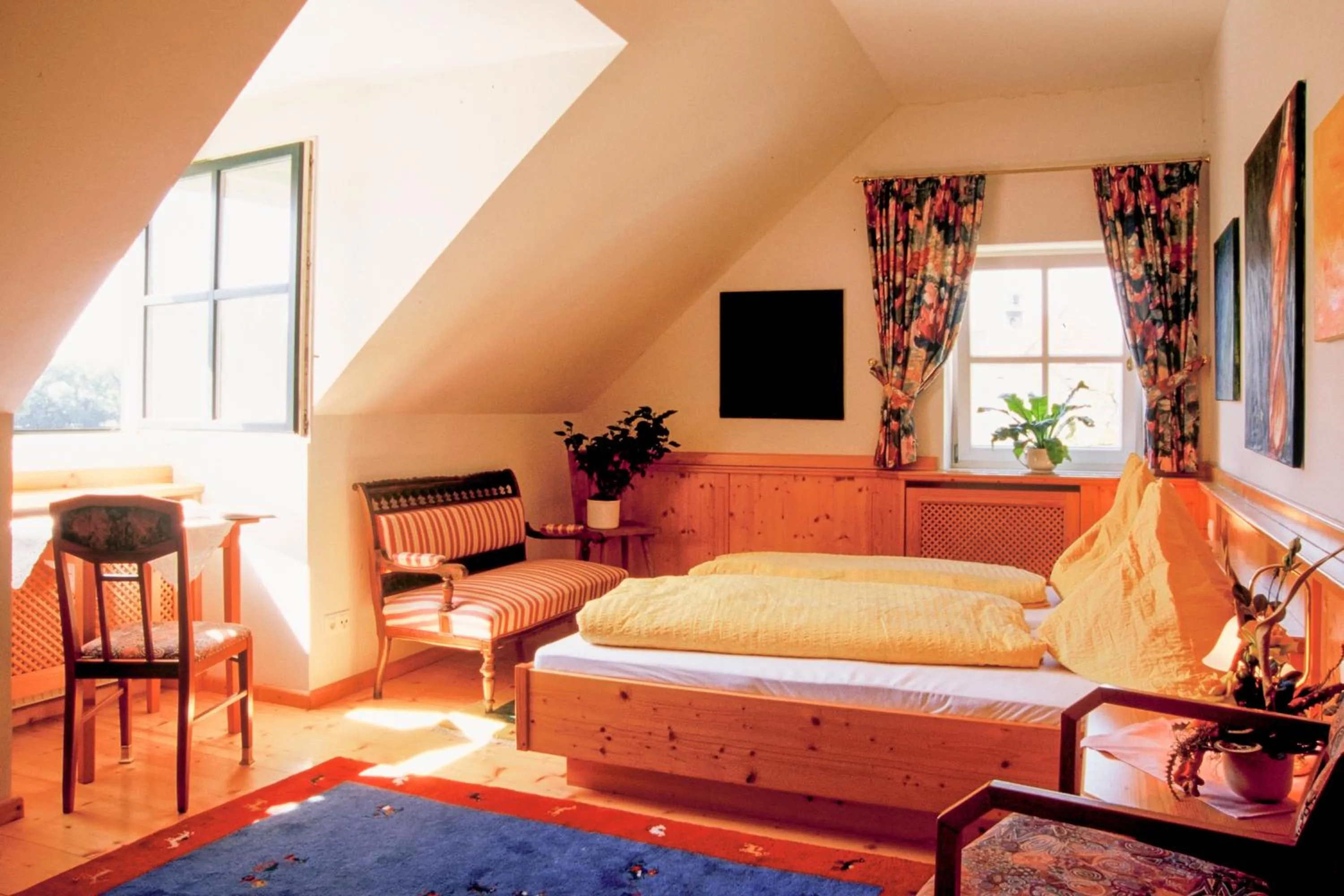 Bedroom, Bed in Hotel Zum Schwarzen Bären