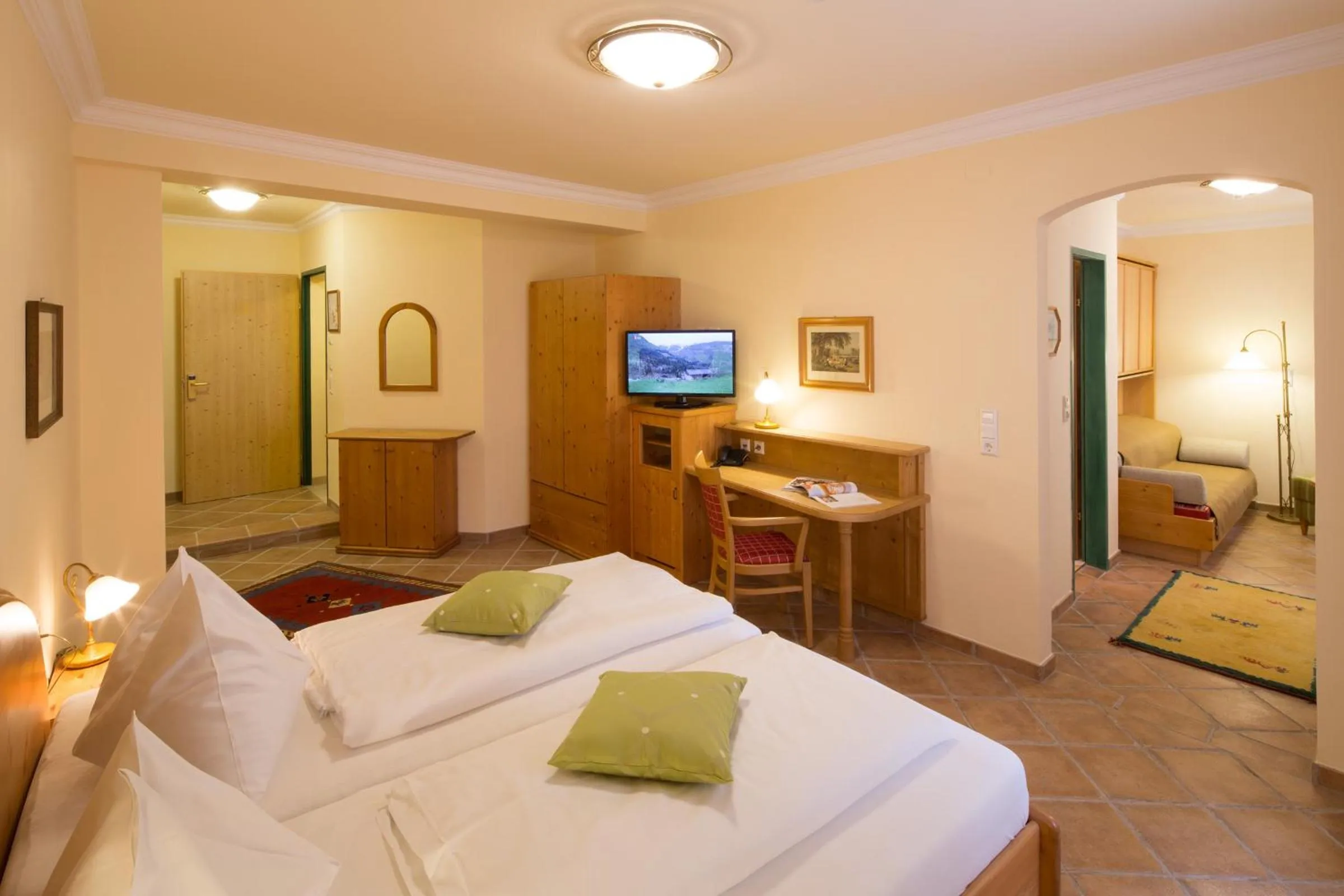 Bedroom, Bed in Hotel Zum Schwarzen Bären