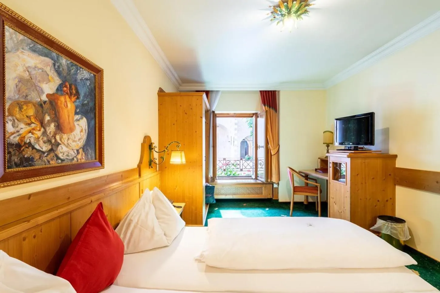 Seating area, Bed in Hotel Zum Schwarzen Bären