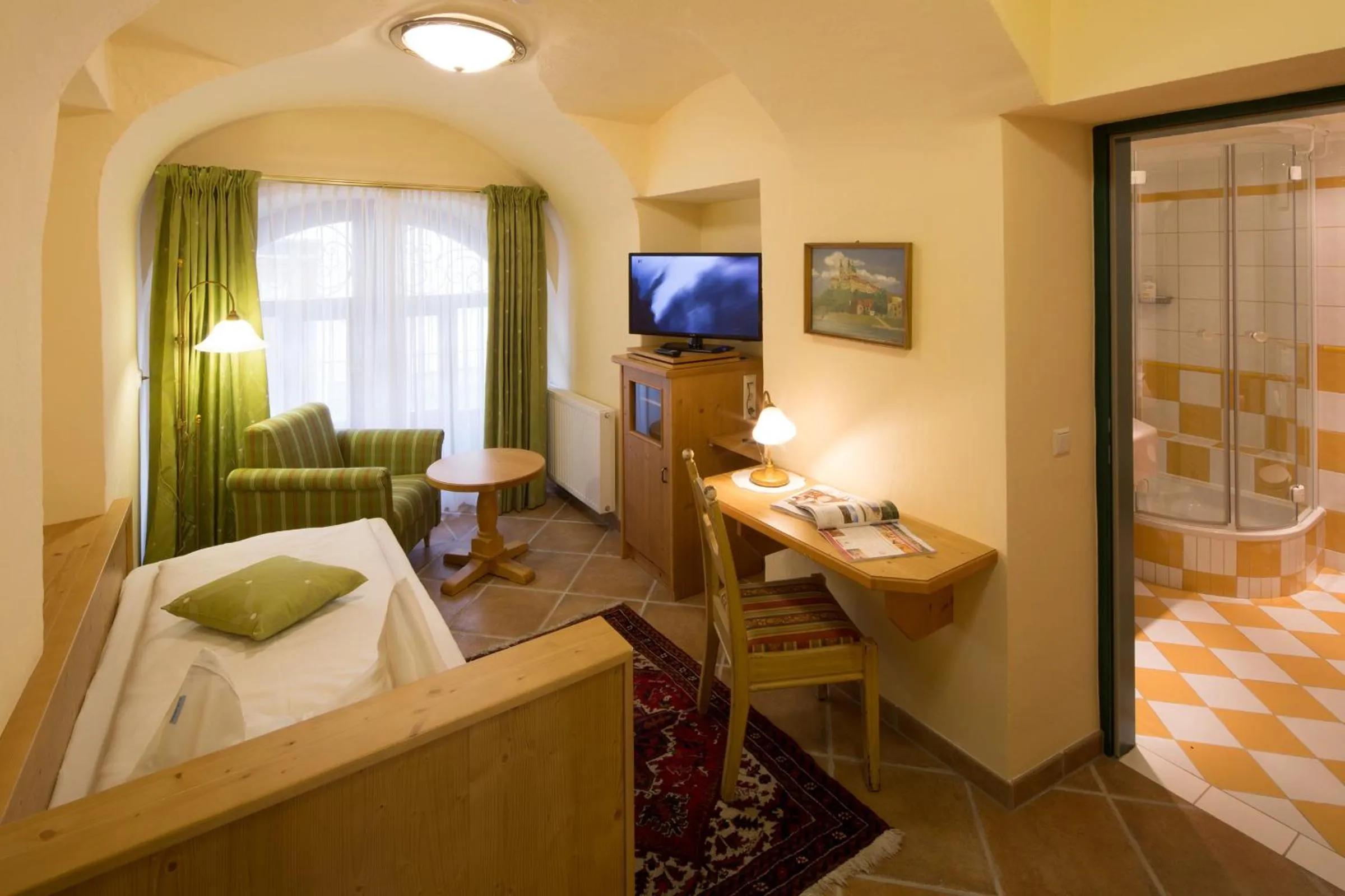 Bedroom, Bed in Hotel Zum Schwarzen Bären