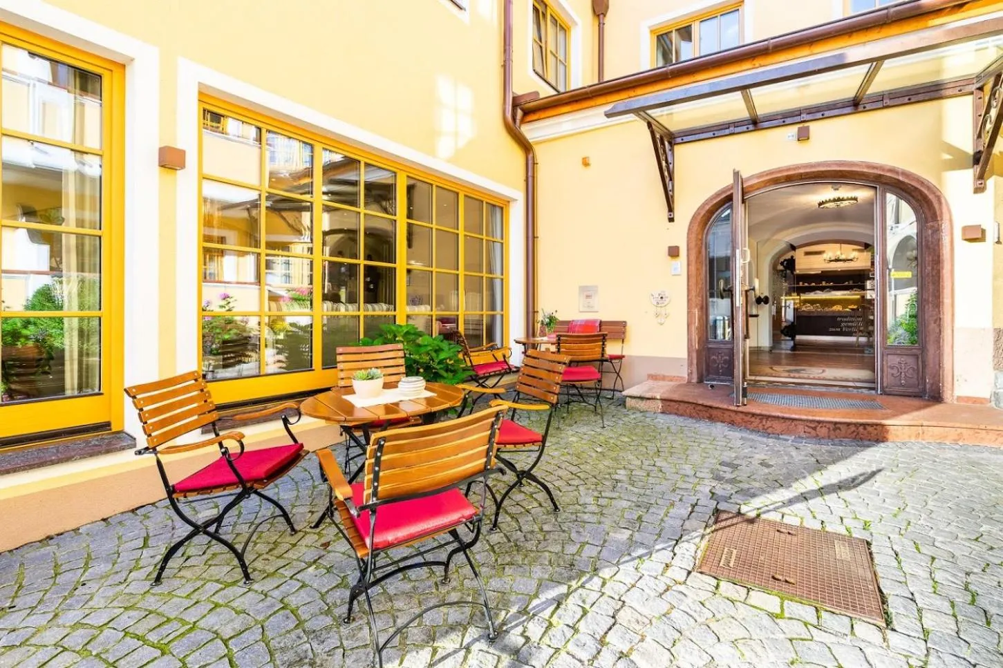 Patio in Hotel Zum Schwarzen Bären
