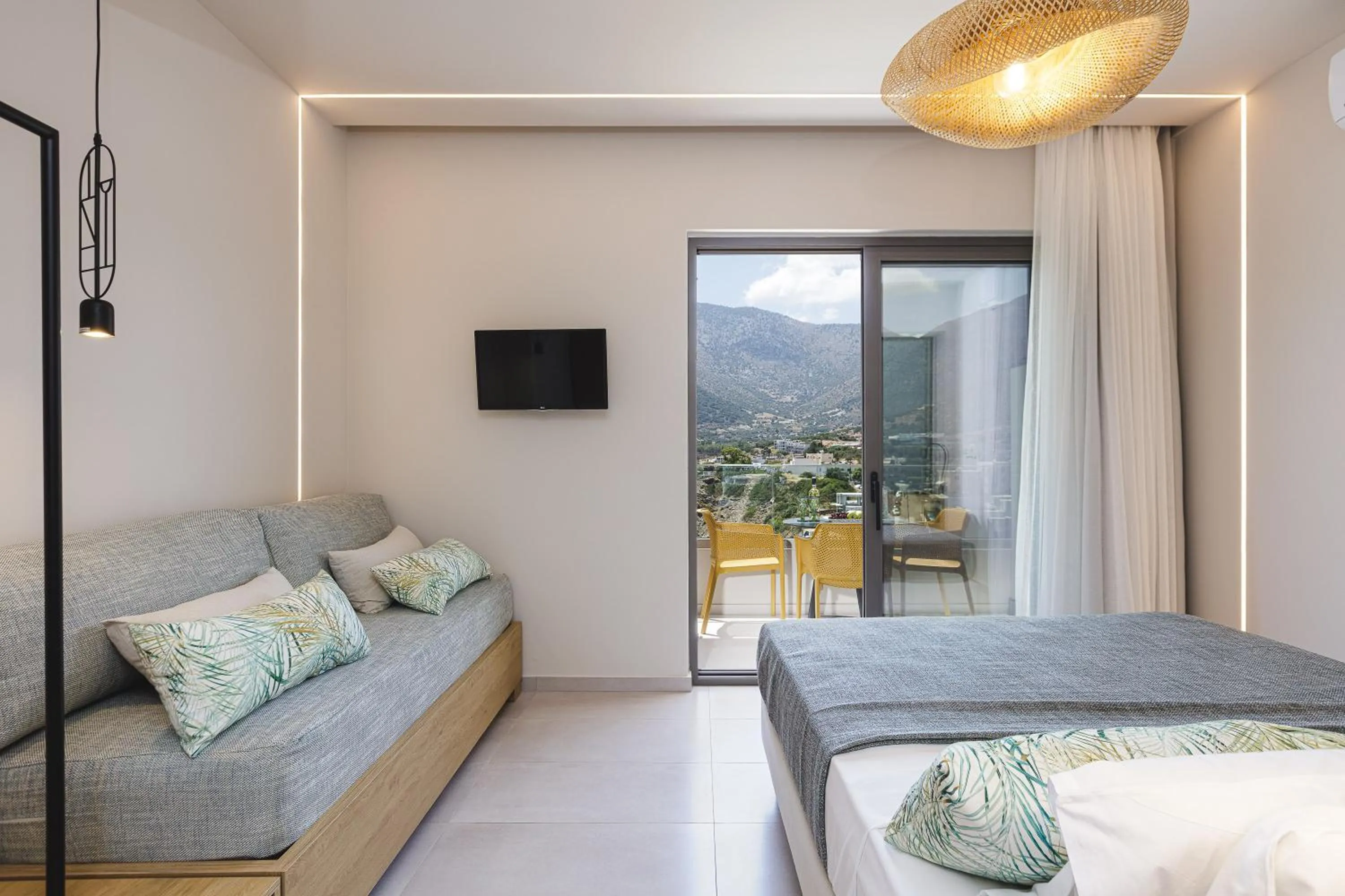 Bedroom, Bed in Mira Mare Luxury Residence