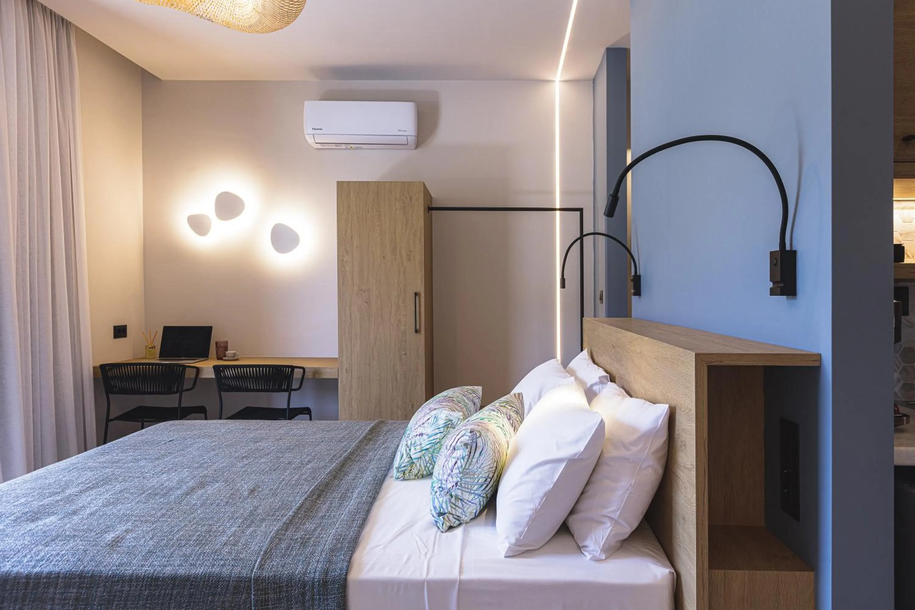 Bedroom, Bed in Mira Mare Luxury Residence