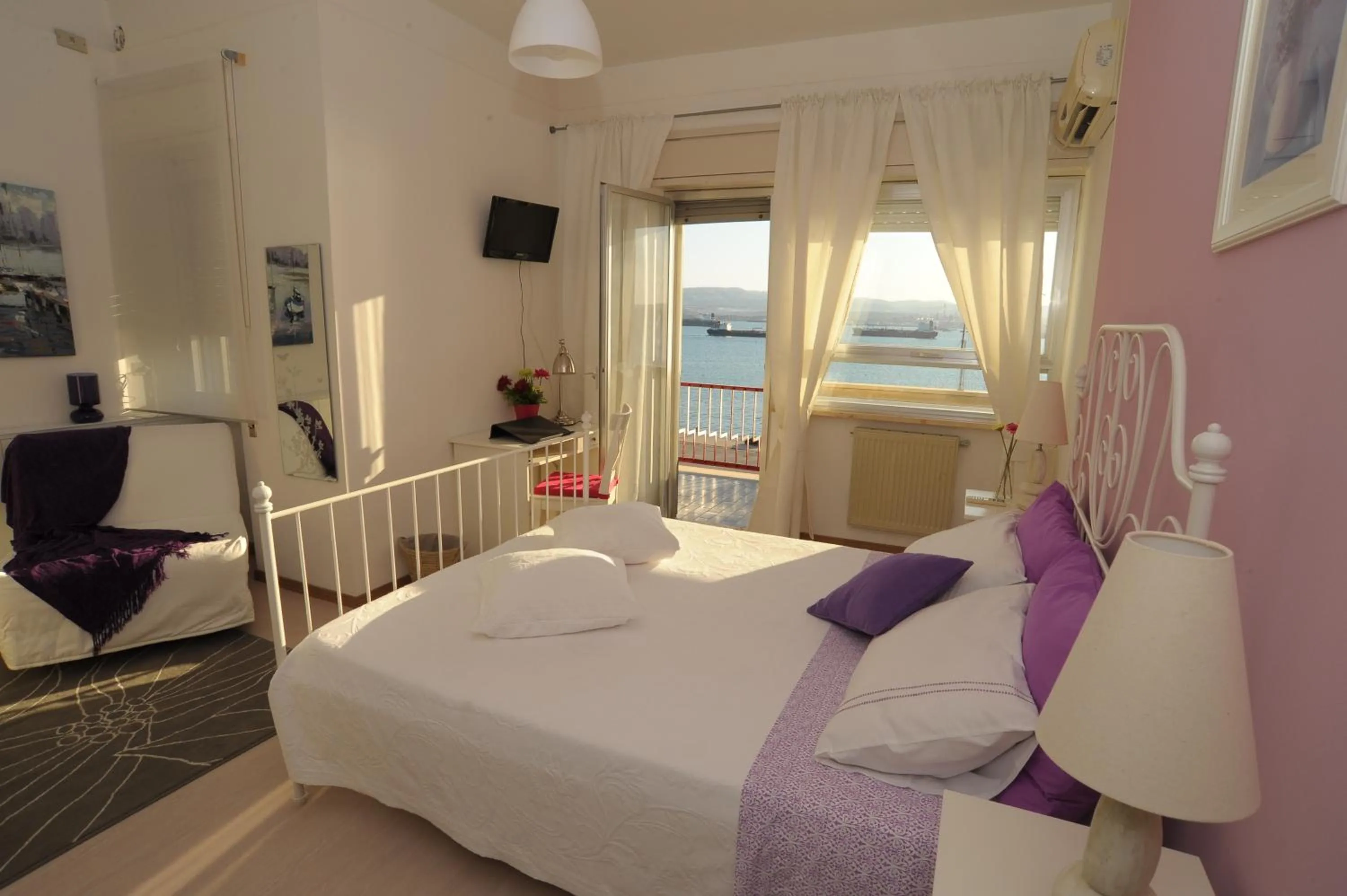 Bed in B&B Mare di Augusta La Finestra sul Porto