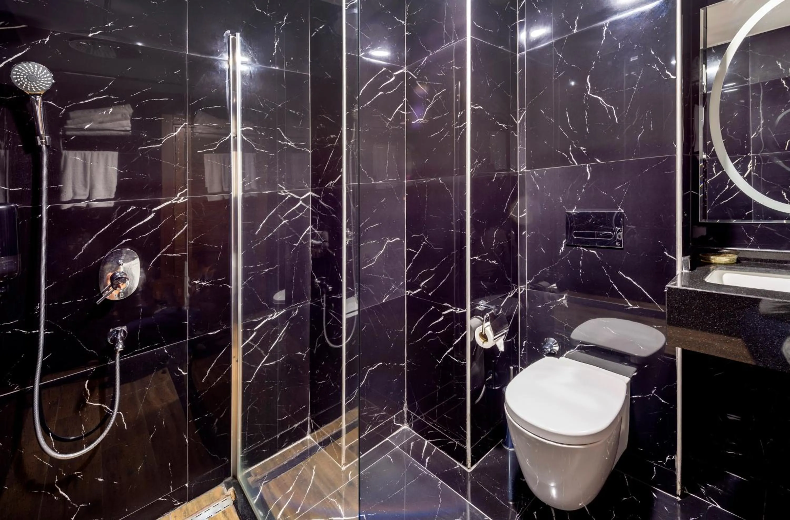 Bathroom in Novel Centre Point Hotel