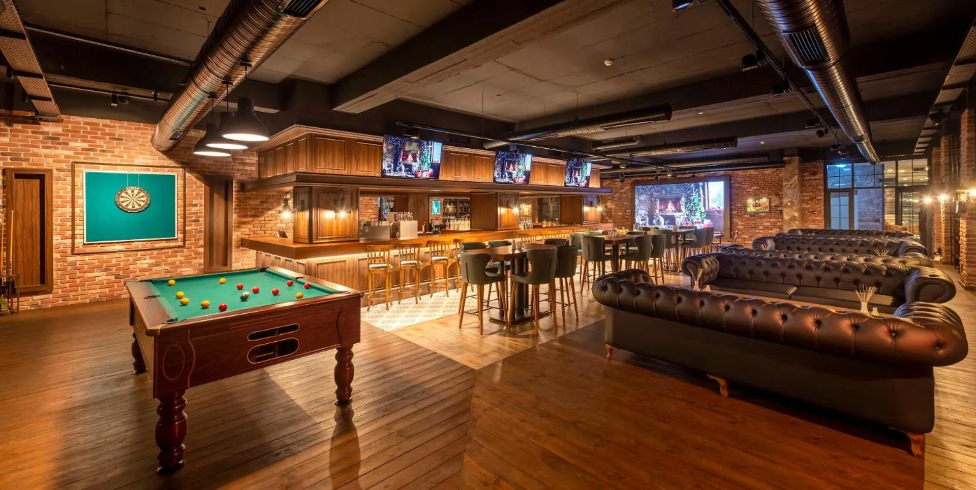 Novel Centre Point Hotel