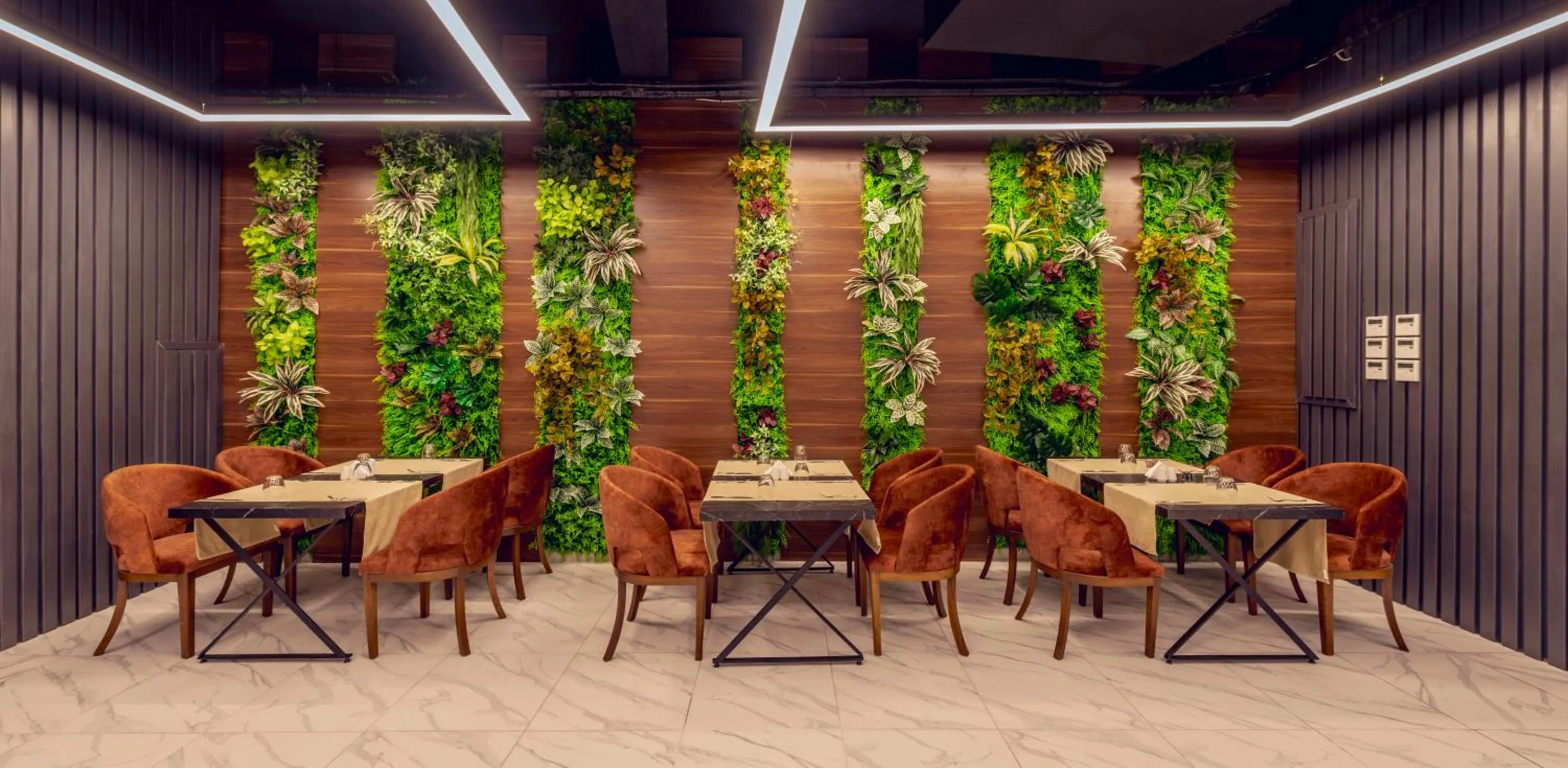 Restaurant/places to eat in Novel Centre Point Hotel