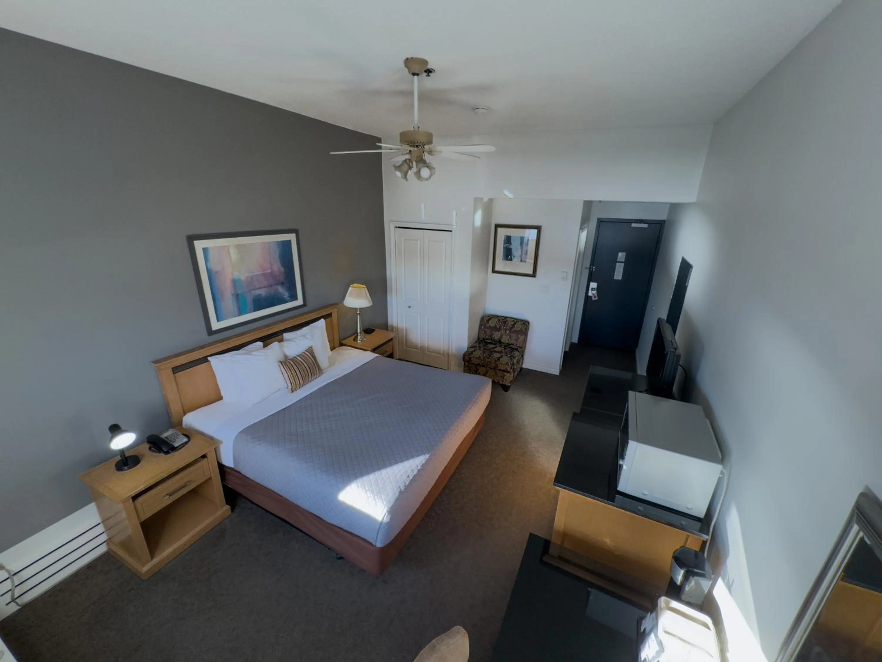 Bed in The Met Hotel