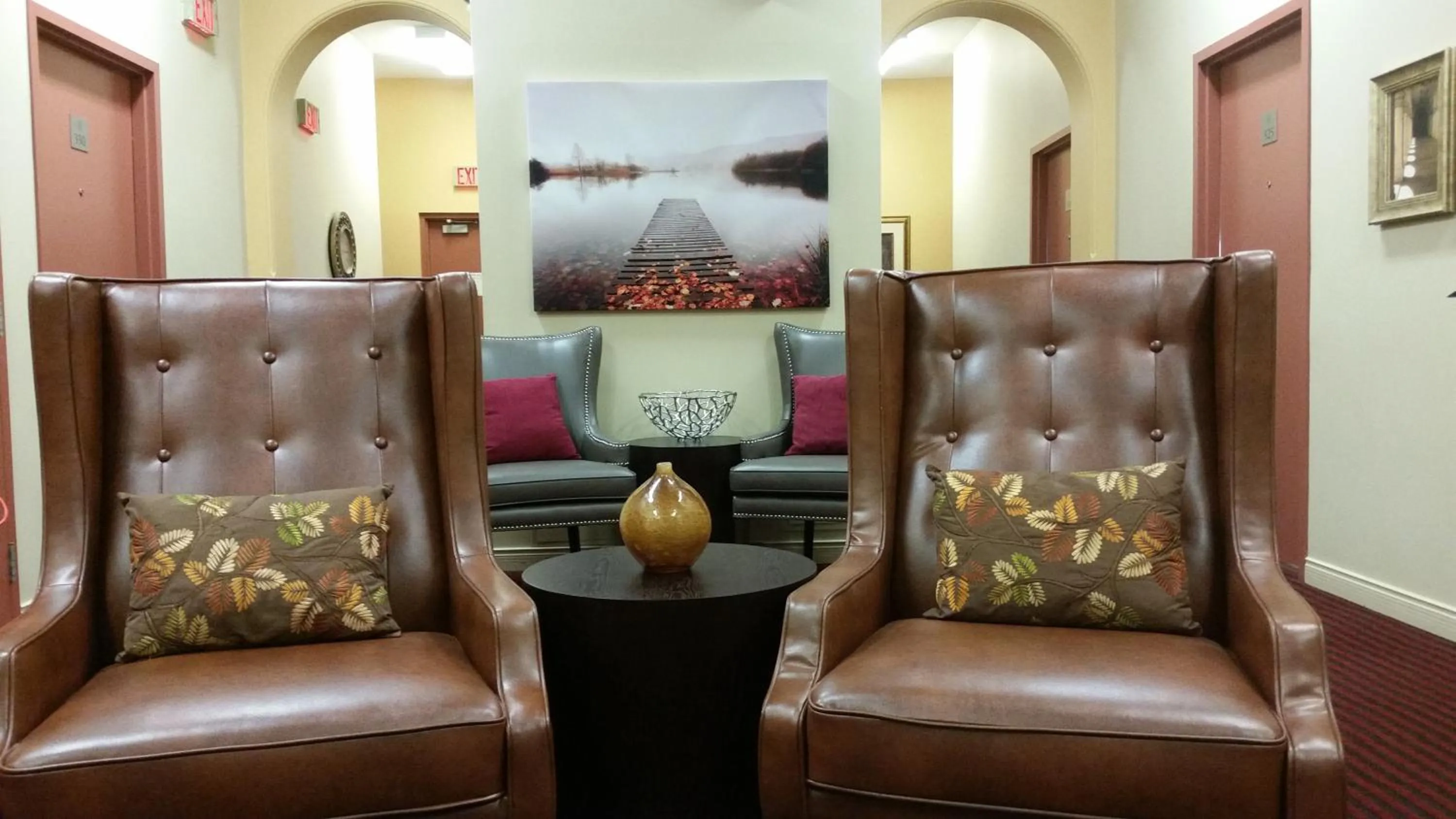 Seating area in The Met Hotel