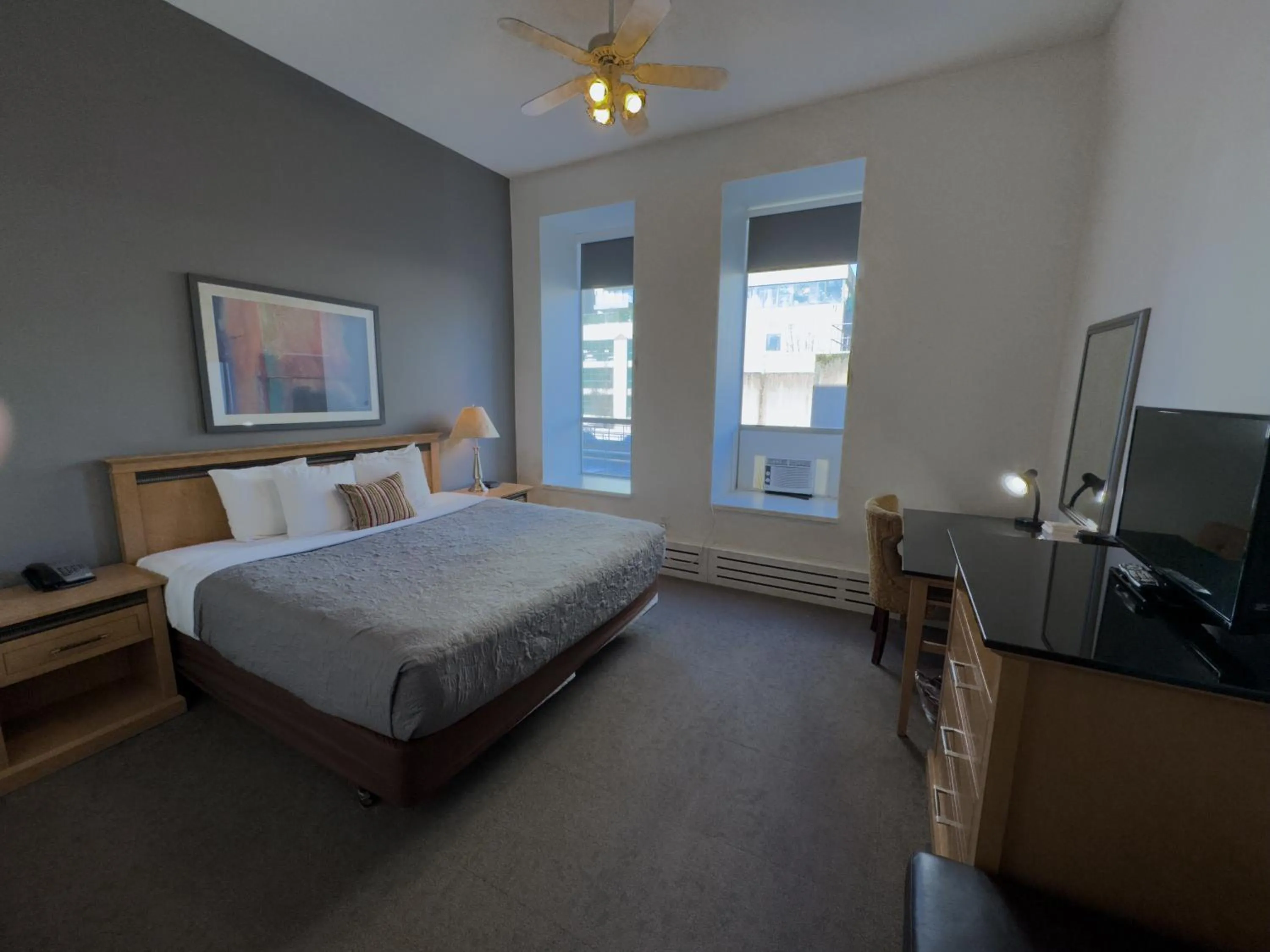 Bed in The Met Hotel