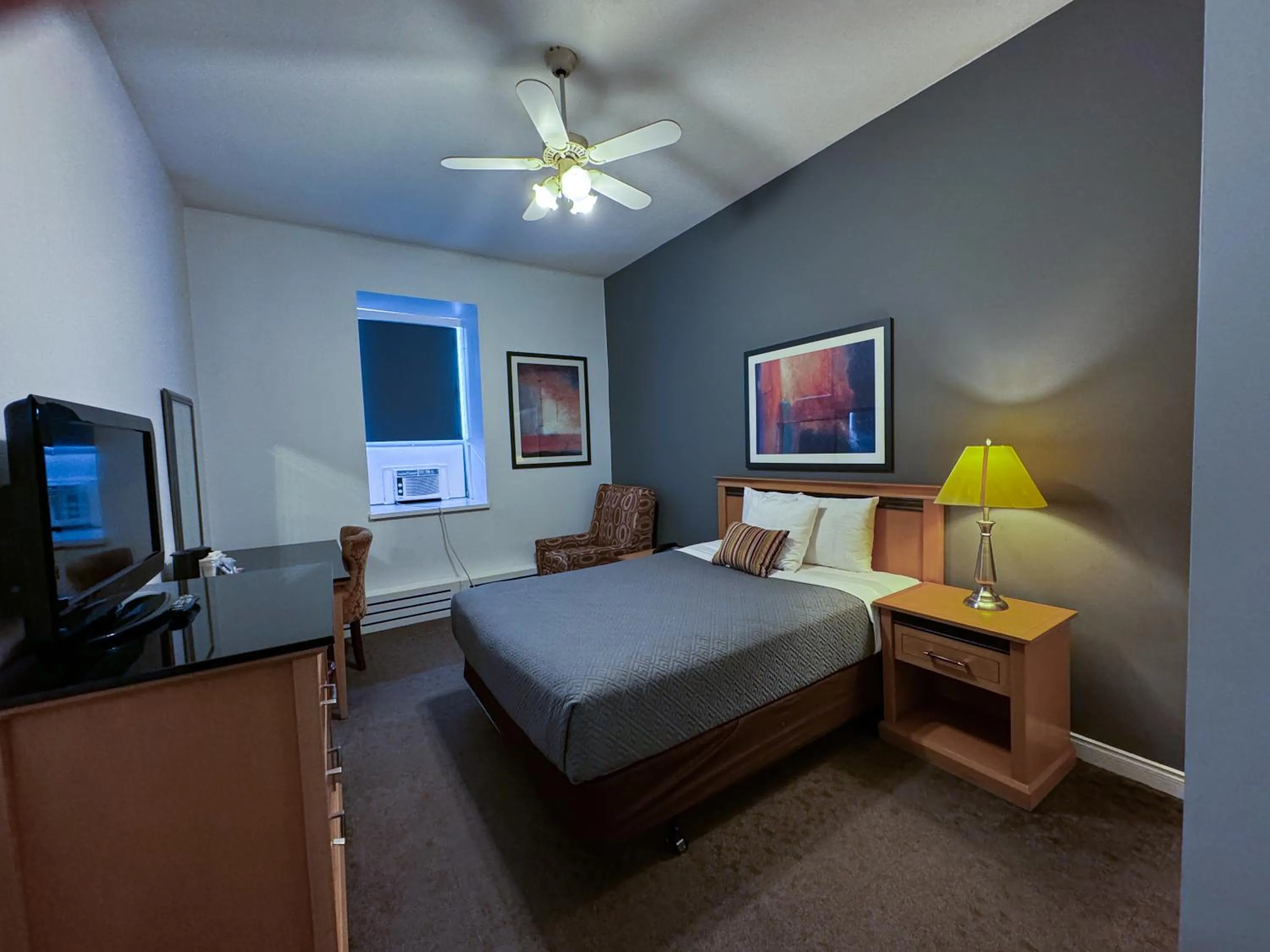 Bed in The Met Hotel