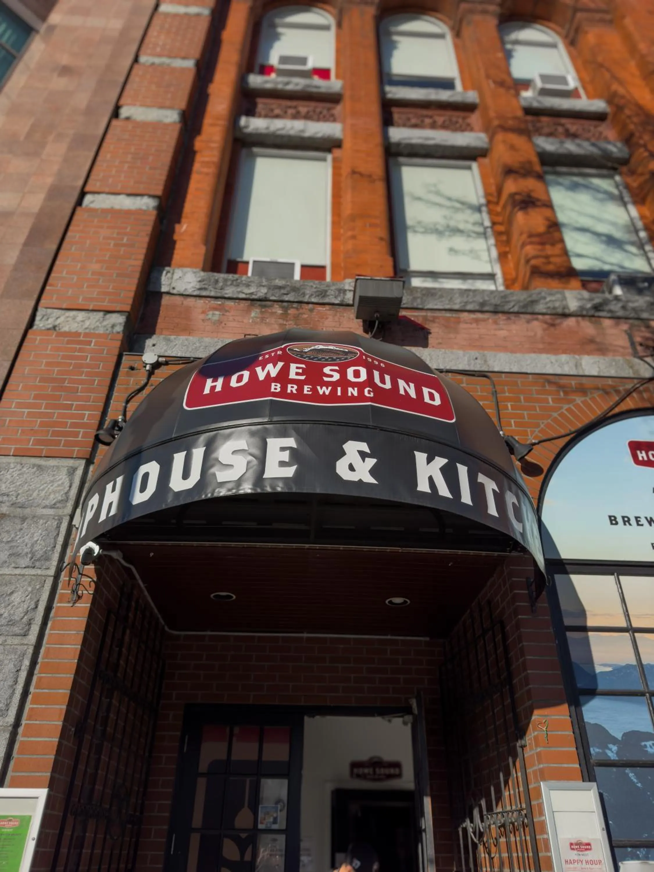 Restaurant/places to eat in The Met Hotel