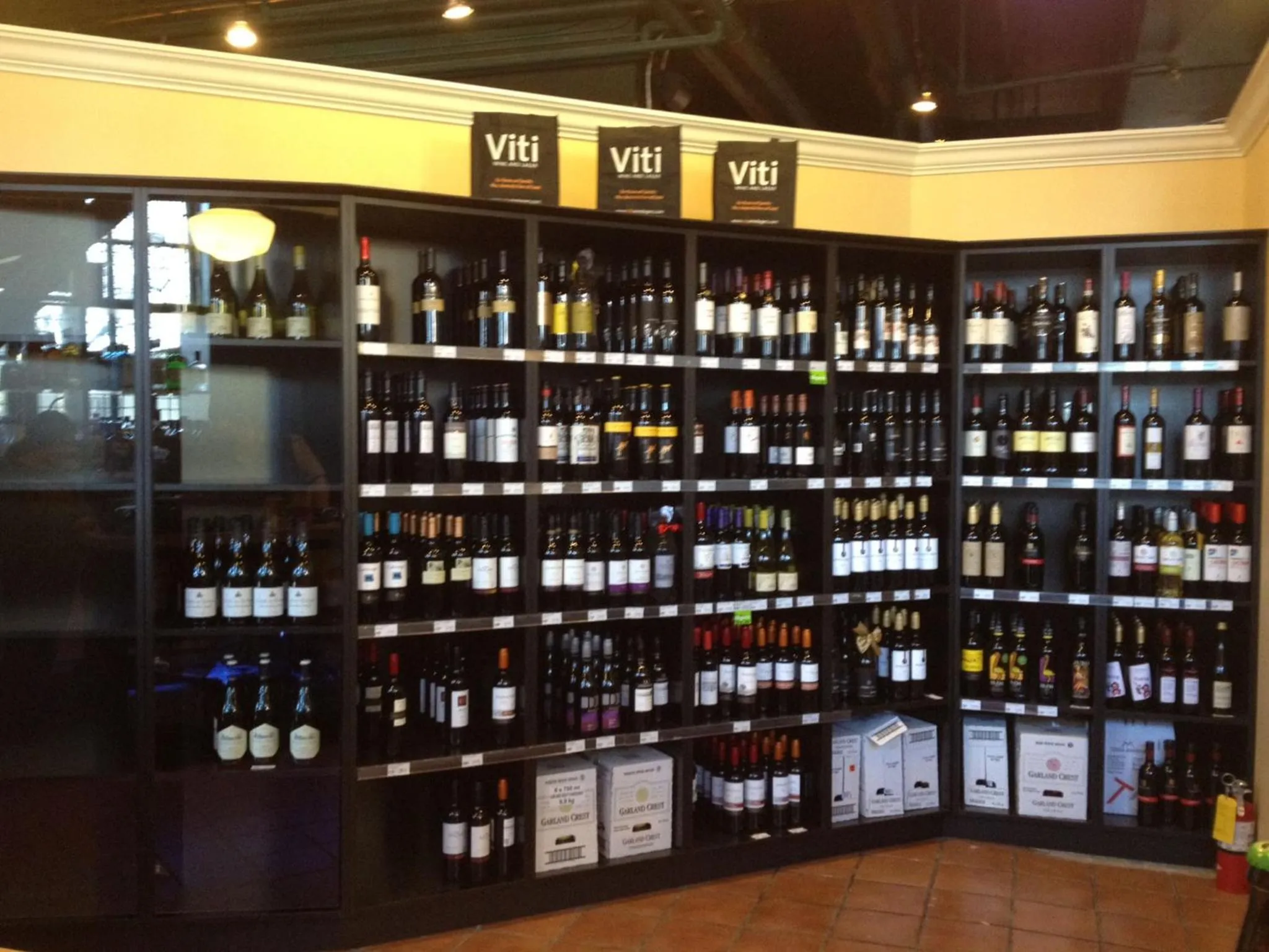 On-site shops in The Met Hotel