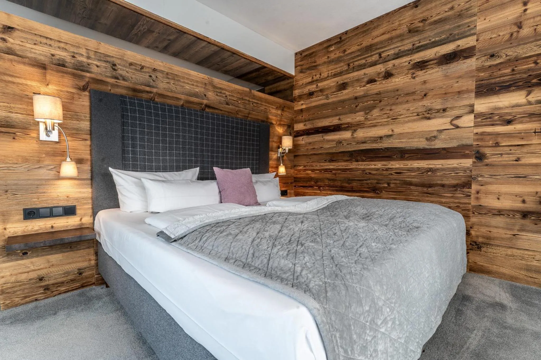 Property building, Bed in Torghele's Wald & Fluh