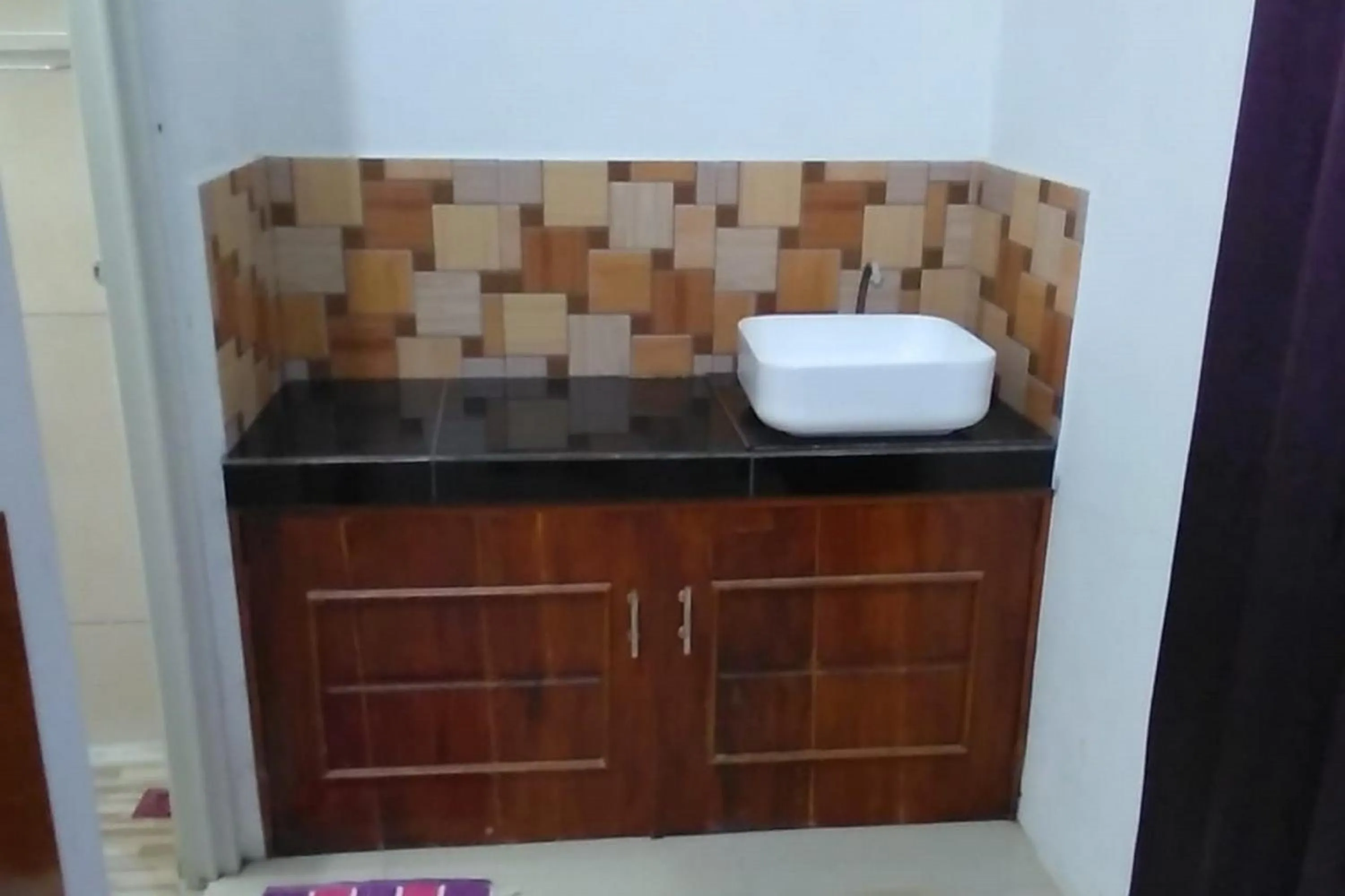 Bathroom in Guesthouse Berlian Batang Syariah near Kampung Kalisalak Park