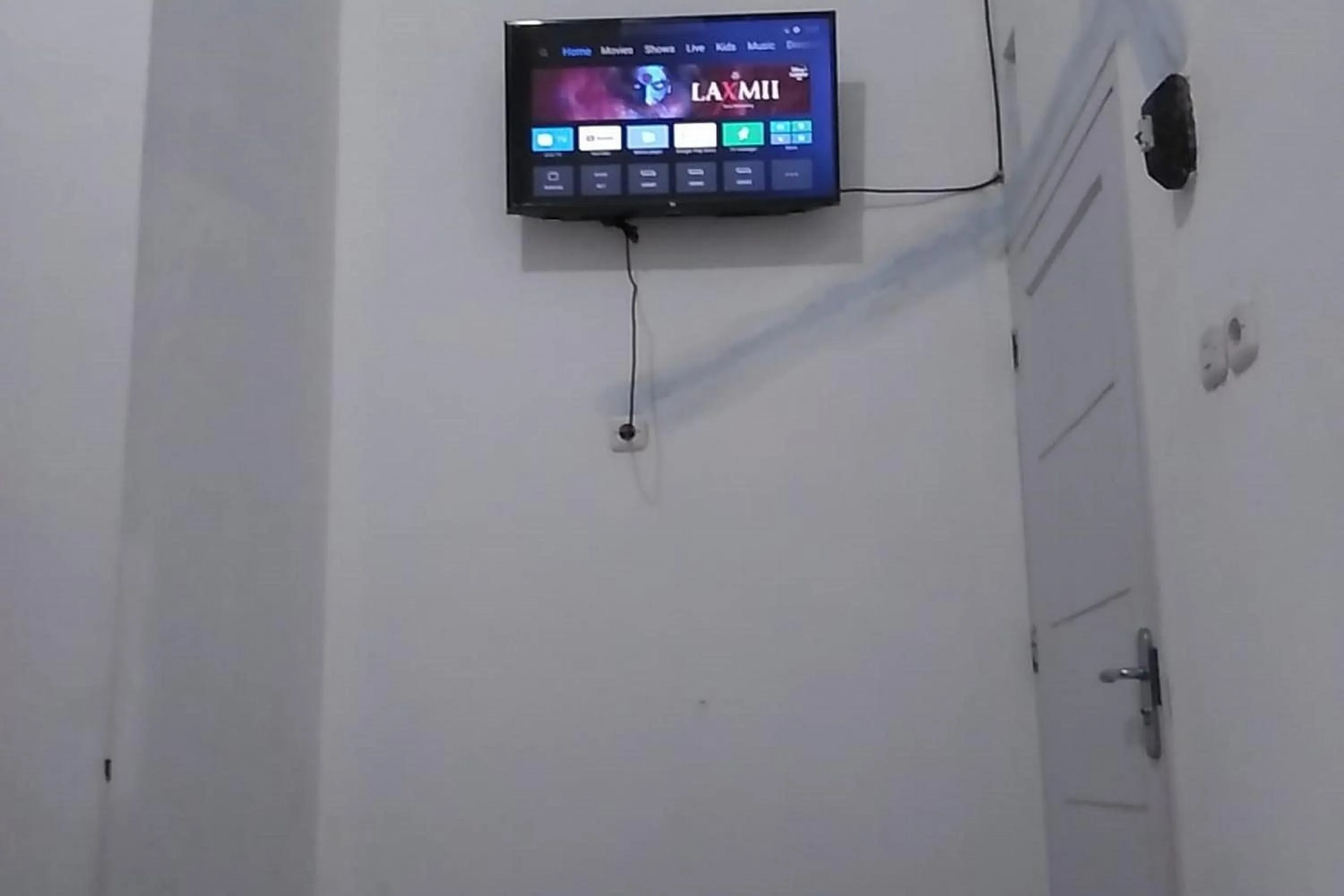 TV and multimedia in Guesthouse Berlian Batang Syariah near Kampung Kalisalak Park