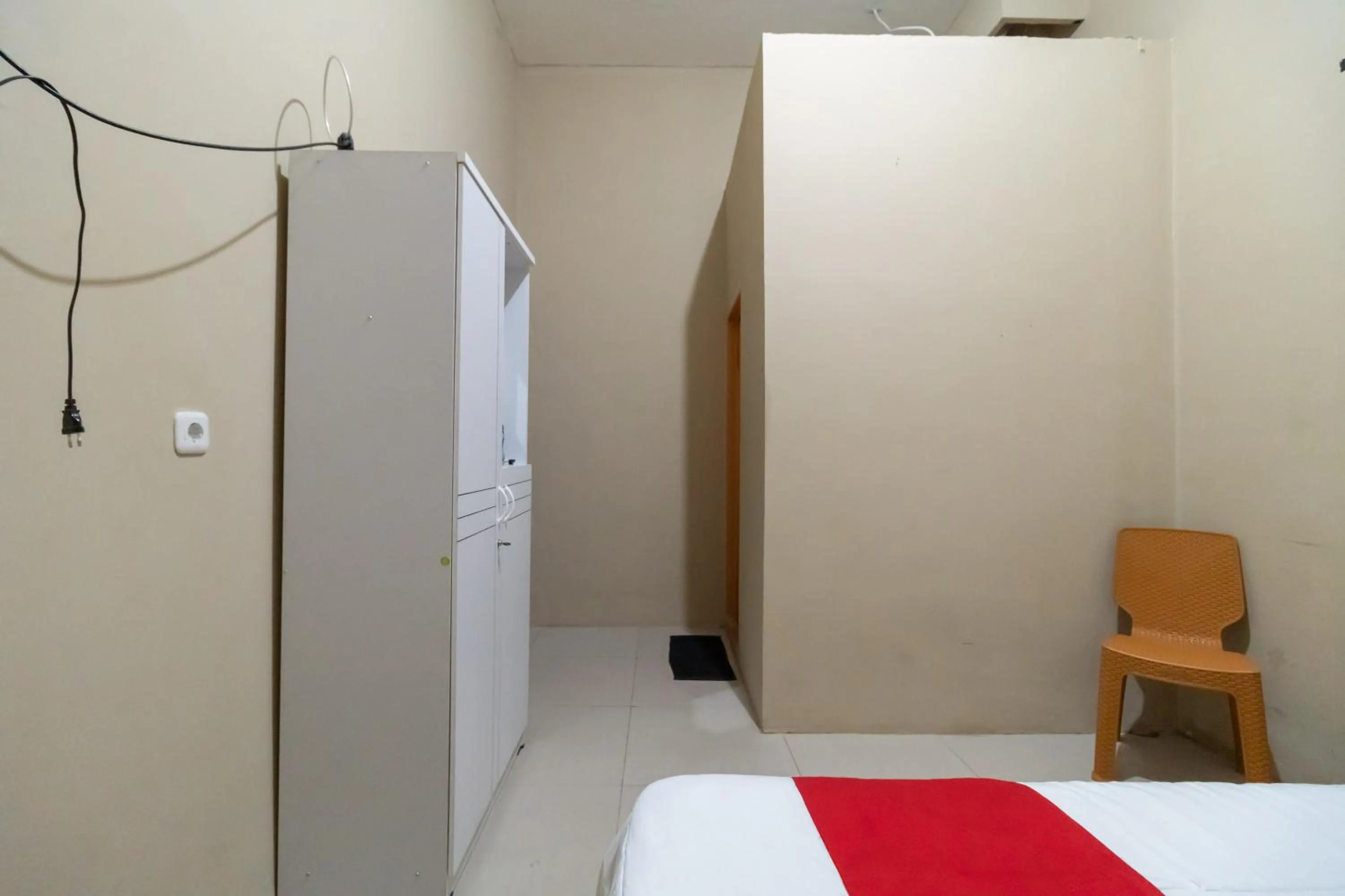 Bedroom in RedDoorz near Palembang Trade Center 4
