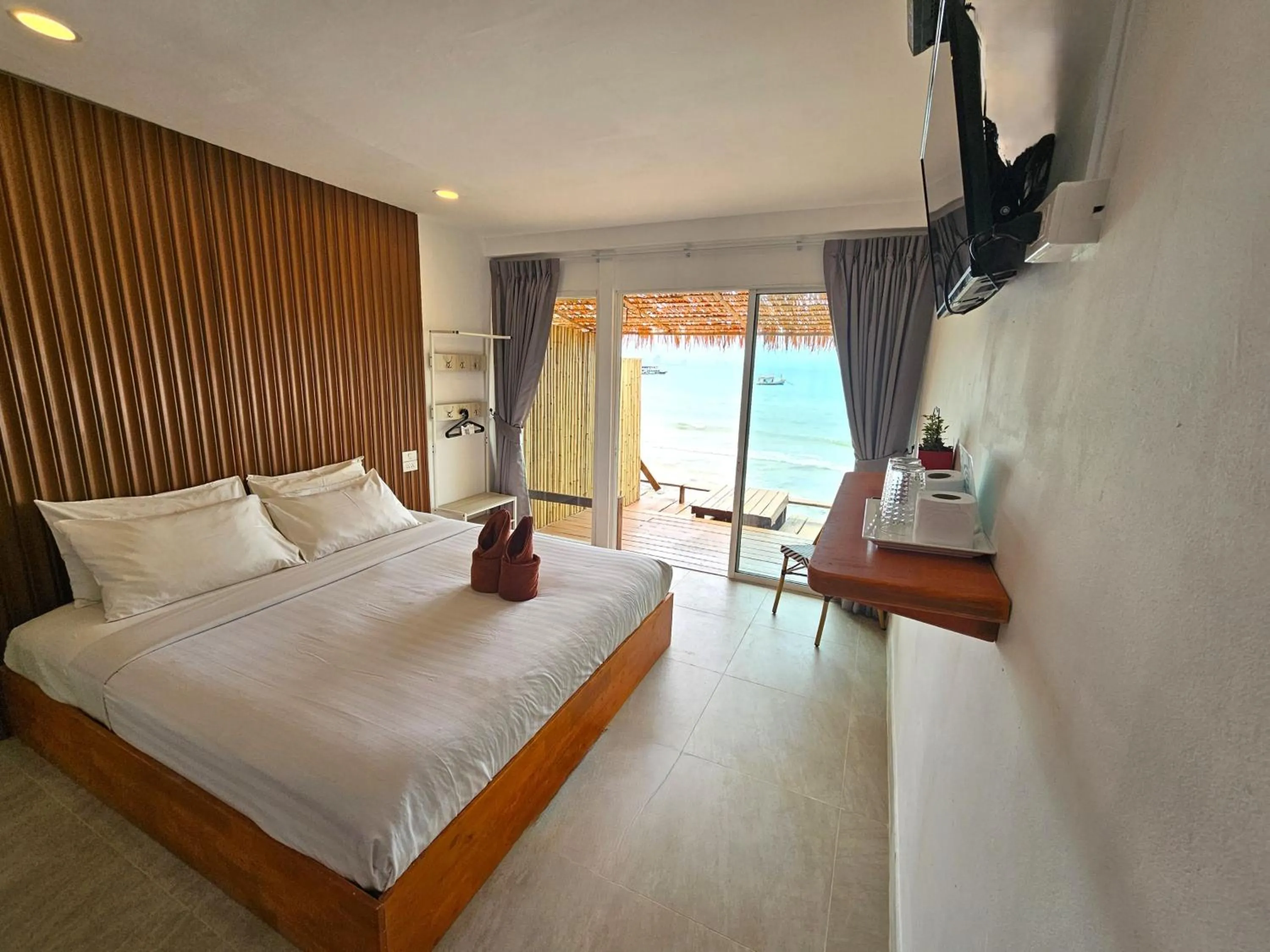 Bed in Baan I Taley On Sea Koh Larn