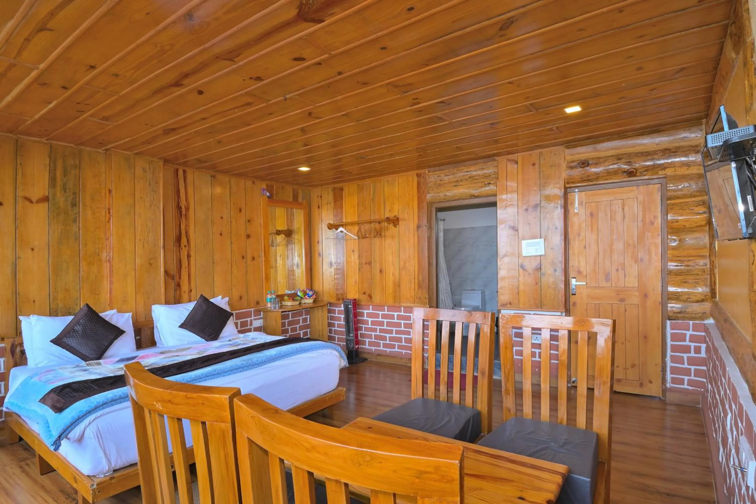 Bedroom, Bed in LA Riqueza Kanatal - Mountain View Rooms - Best Location - Amazing Food - Close to Jungle Safari & Adventure Activities