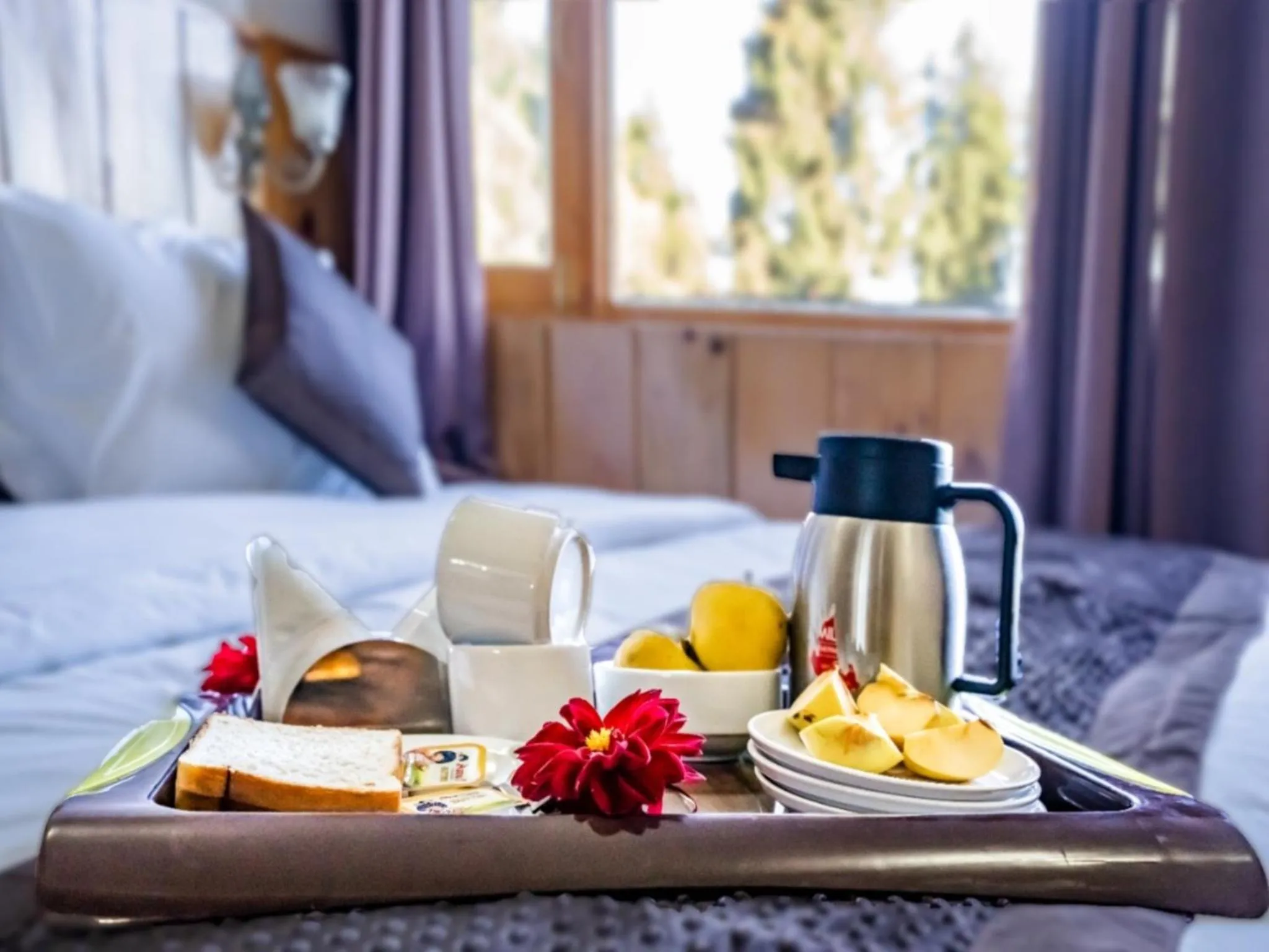 Food and drinks, Bed in LA Riqueza Kanatal - Mountain View Rooms - Best Location - Amazing Food - Close to Jungle Safari & Adventure Activities