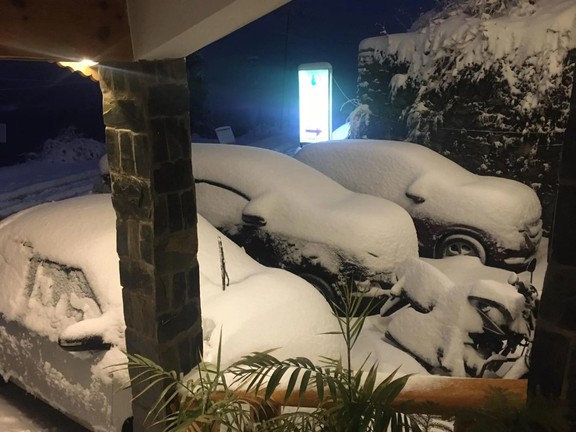 Property building in LA Riqueza Kanatal - Mountain View Rooms - Best Location - Amazing Food - Close to Jungle Safari & Adventure Activities