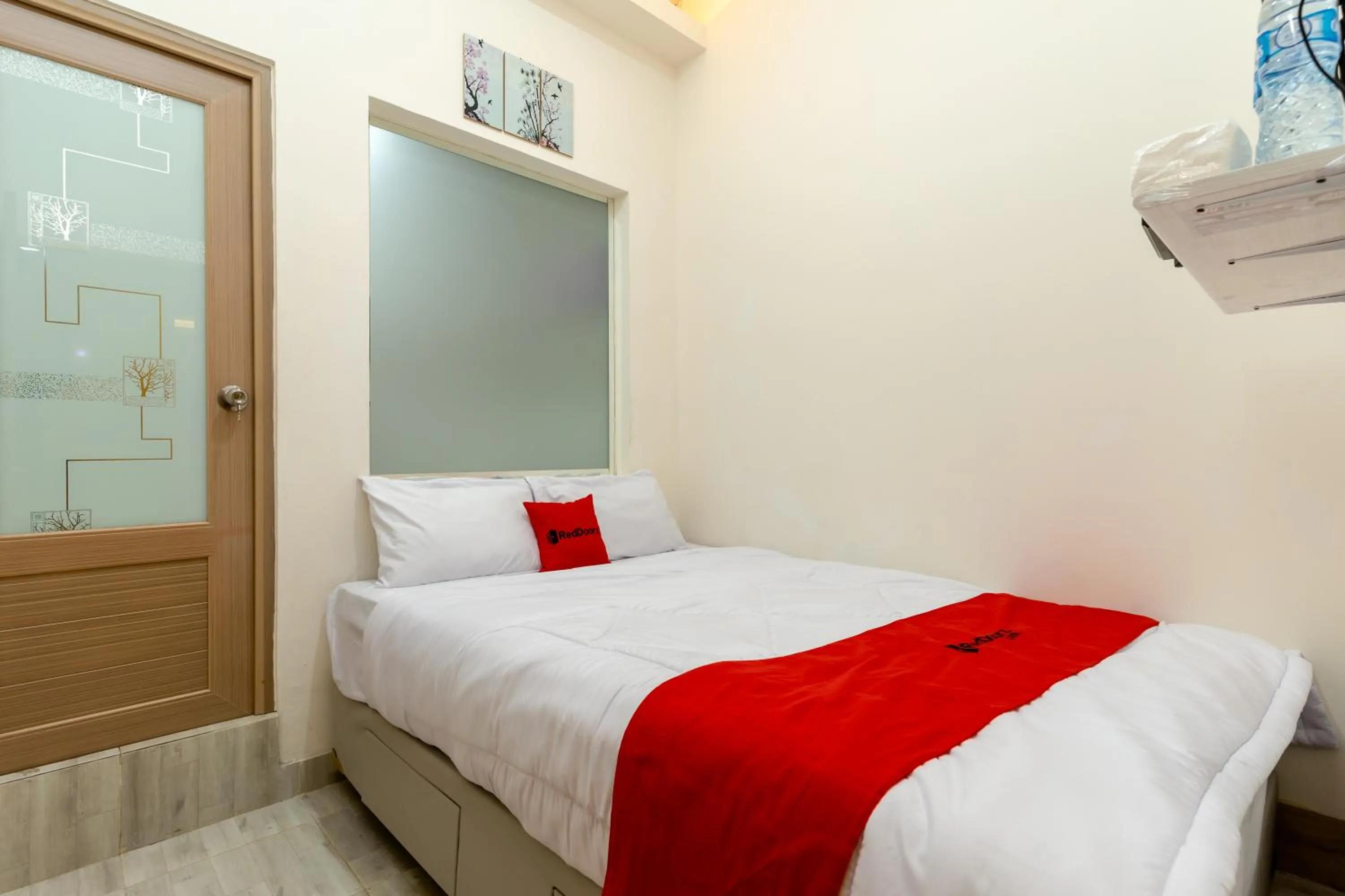 Photo of the whole room, Bed in RedDoorz Plus Near RS Royal Taruma Grogol