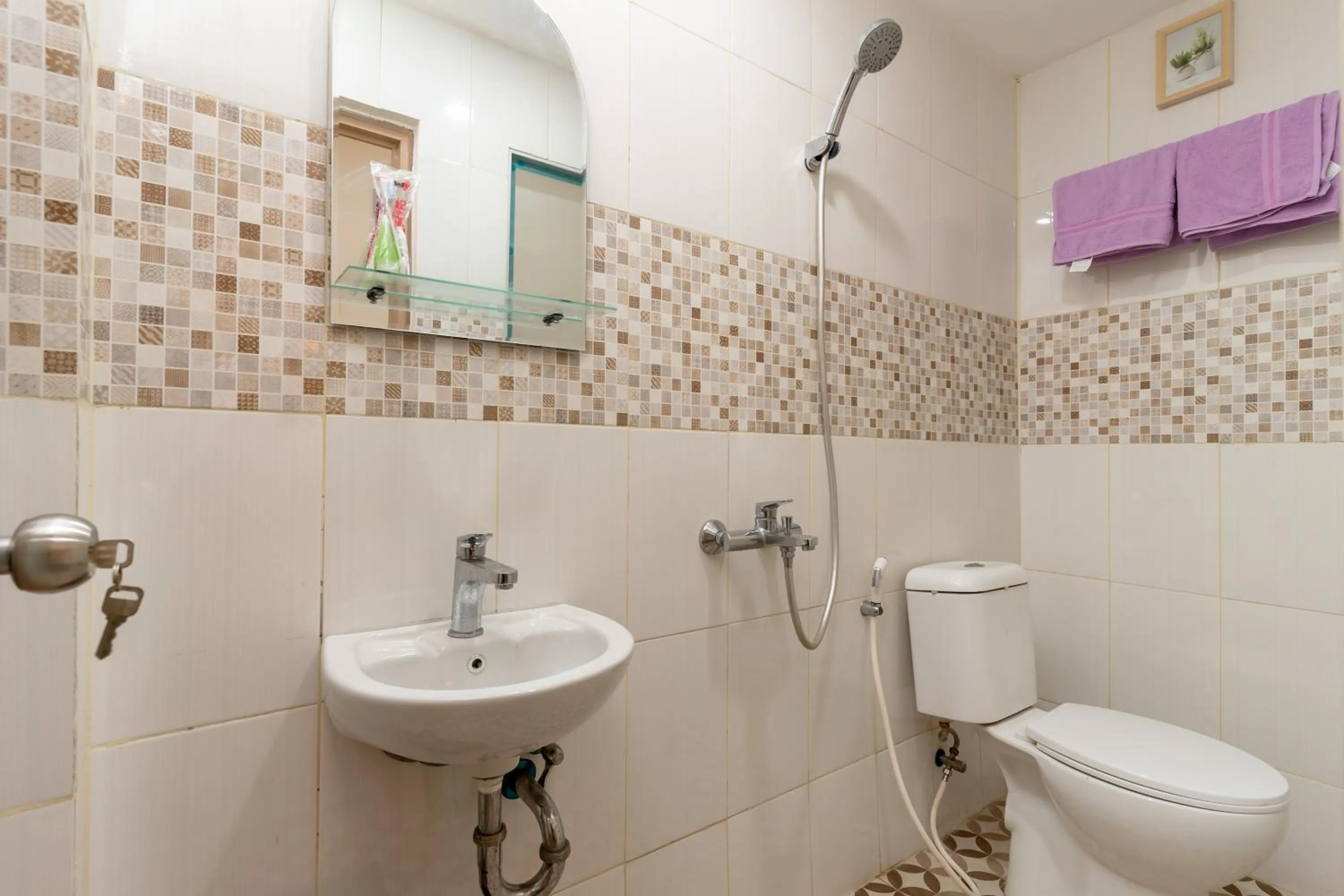 Bathroom in RedDoorz Plus Near RS Royal Taruma Grogol