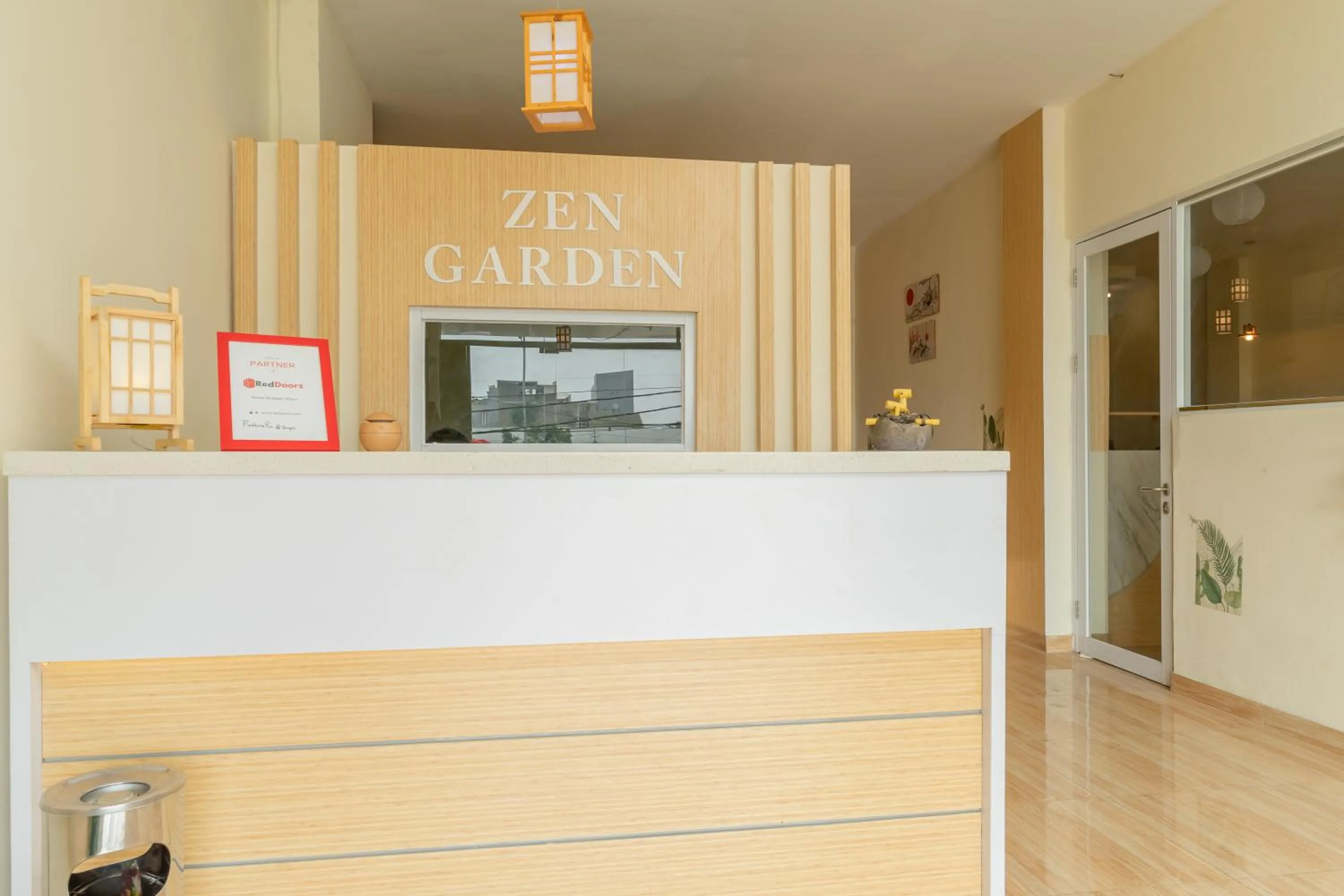 Lobby or reception in RedDoorz Plus Near RS Royal Taruma Grogol