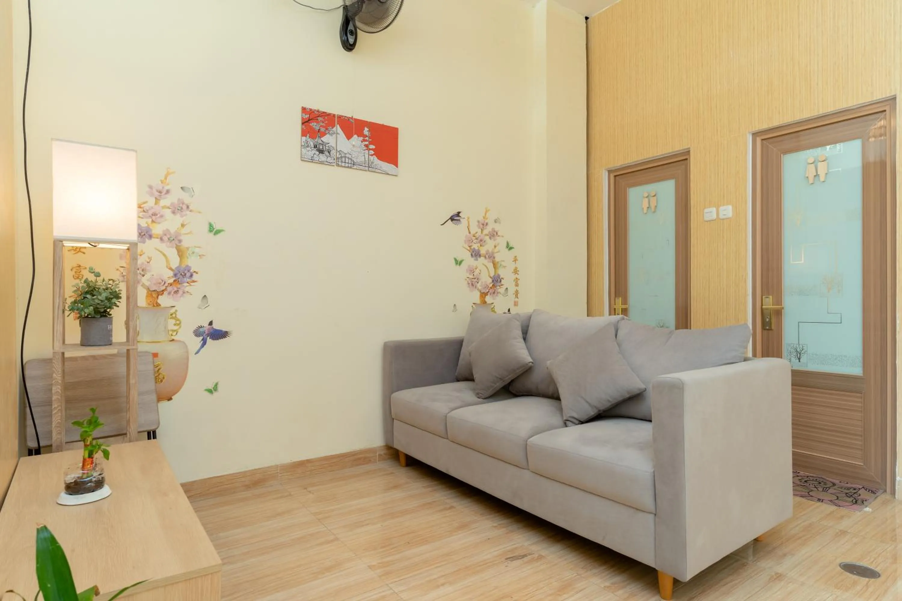 Lobby or reception in RedDoorz Plus Near RS Royal Taruma Grogol