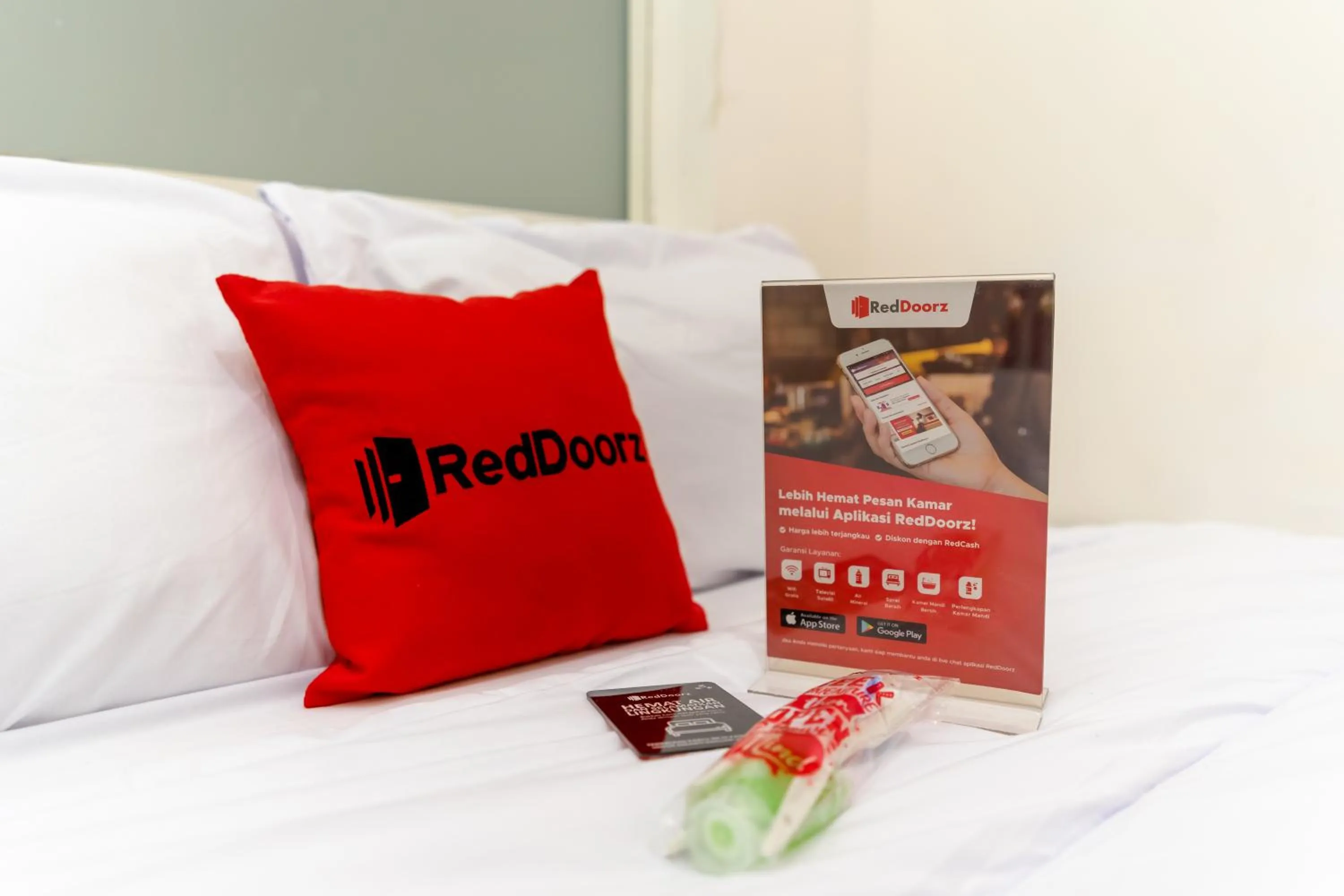 Property logo or sign, Bed in RedDoorz Plus Near RS Royal Taruma Grogol