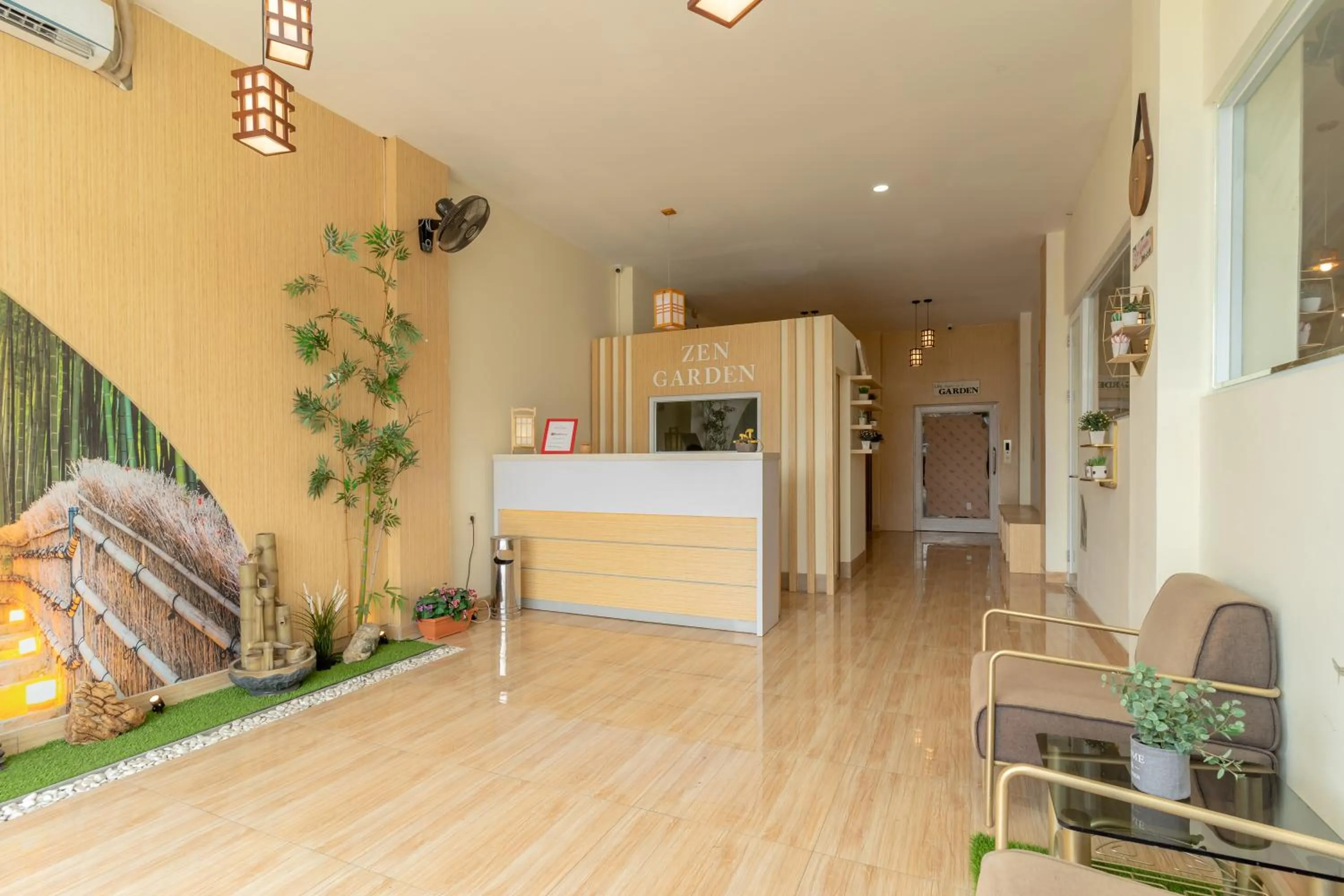 Lobby or reception in RedDoorz Plus Near RS Royal Taruma Grogol