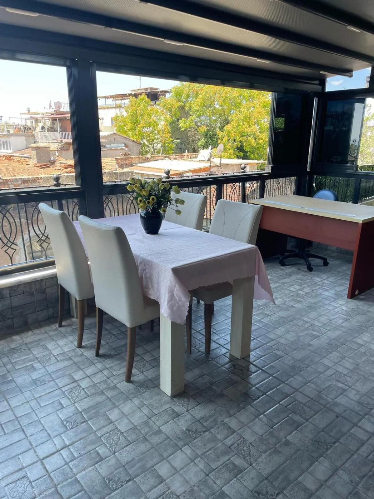 Restaurant/places to eat in Grey House Apartments & Suites Istanbul