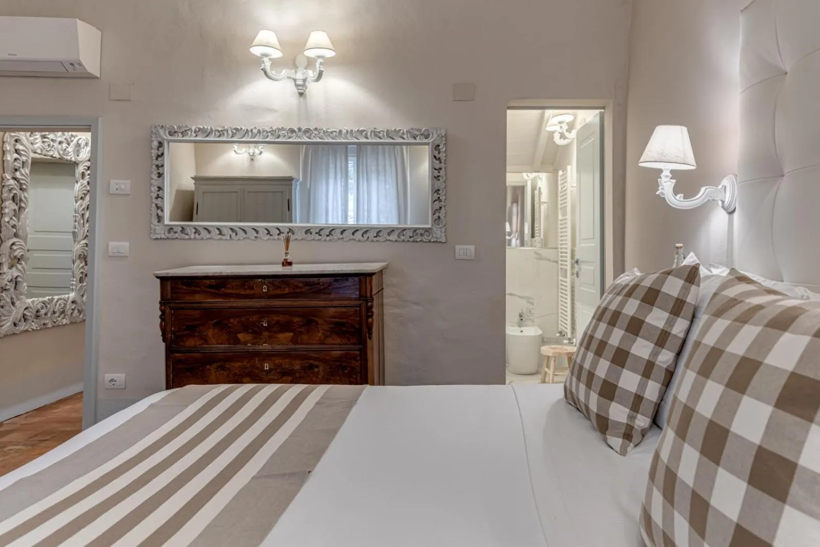 Bed in b&b BORGO CAPITANO COLLECTION Albergo diffuso - Centro Storico