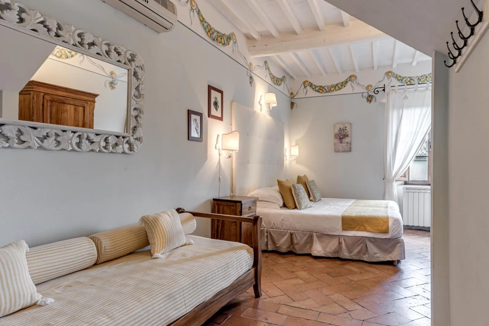 Bedroom, Bed in b&b BORGO CAPITANO COLLECTION Albergo diffuso - Centro Storico