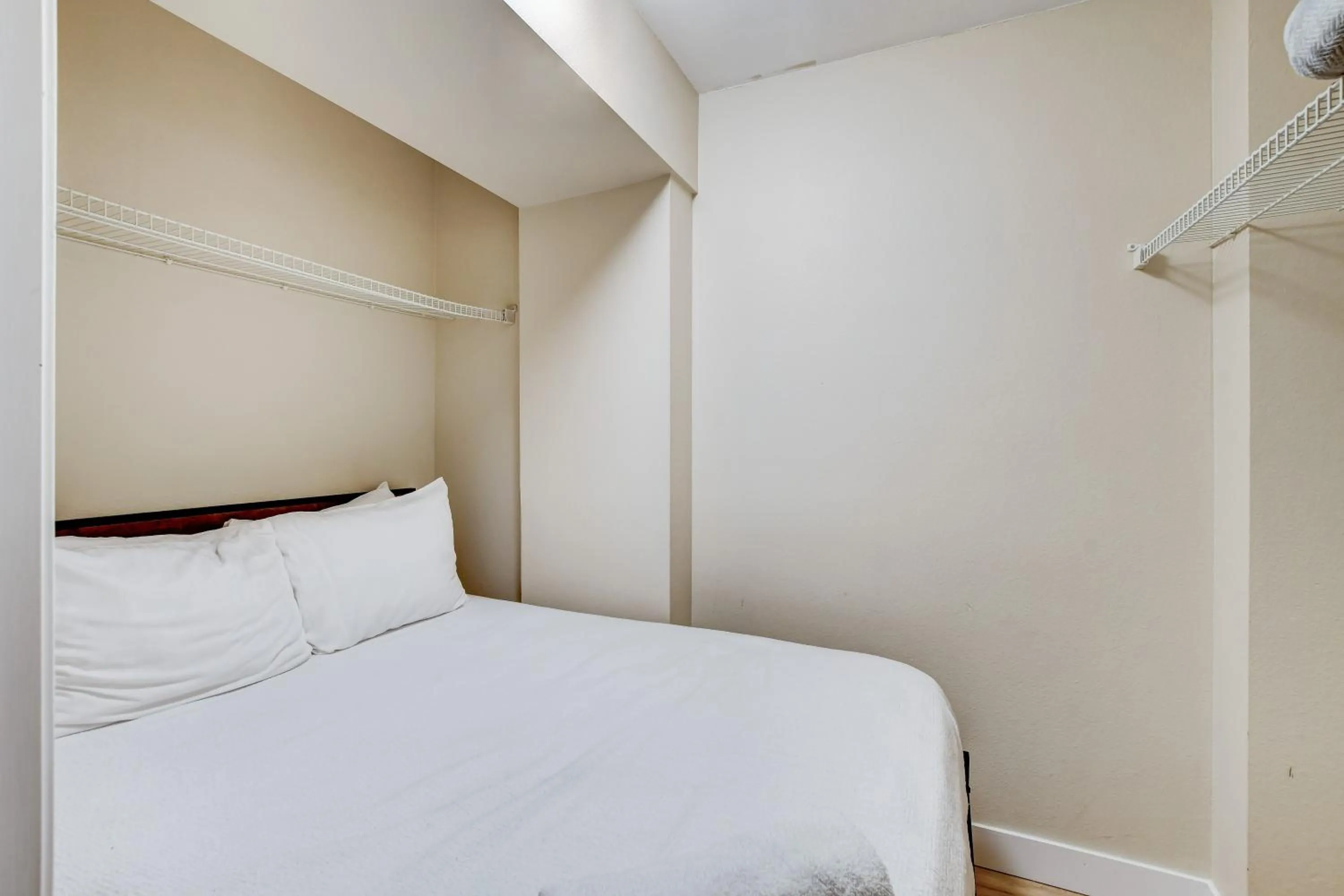 Bed in Penthouse on the strip - 6 Comfy beds!!!