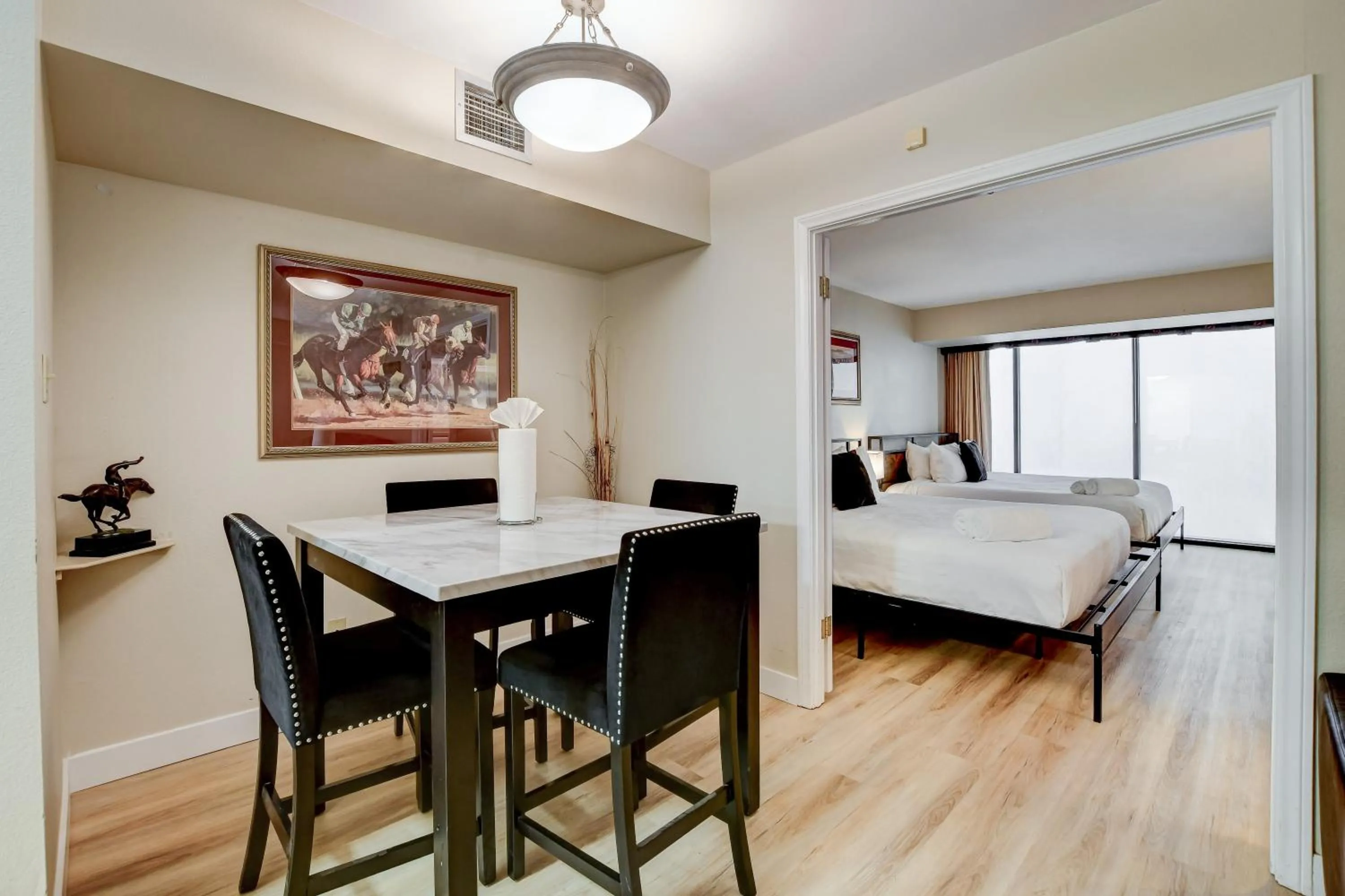 Bed in Penthouse on the strip - 6 Comfy beds!!!