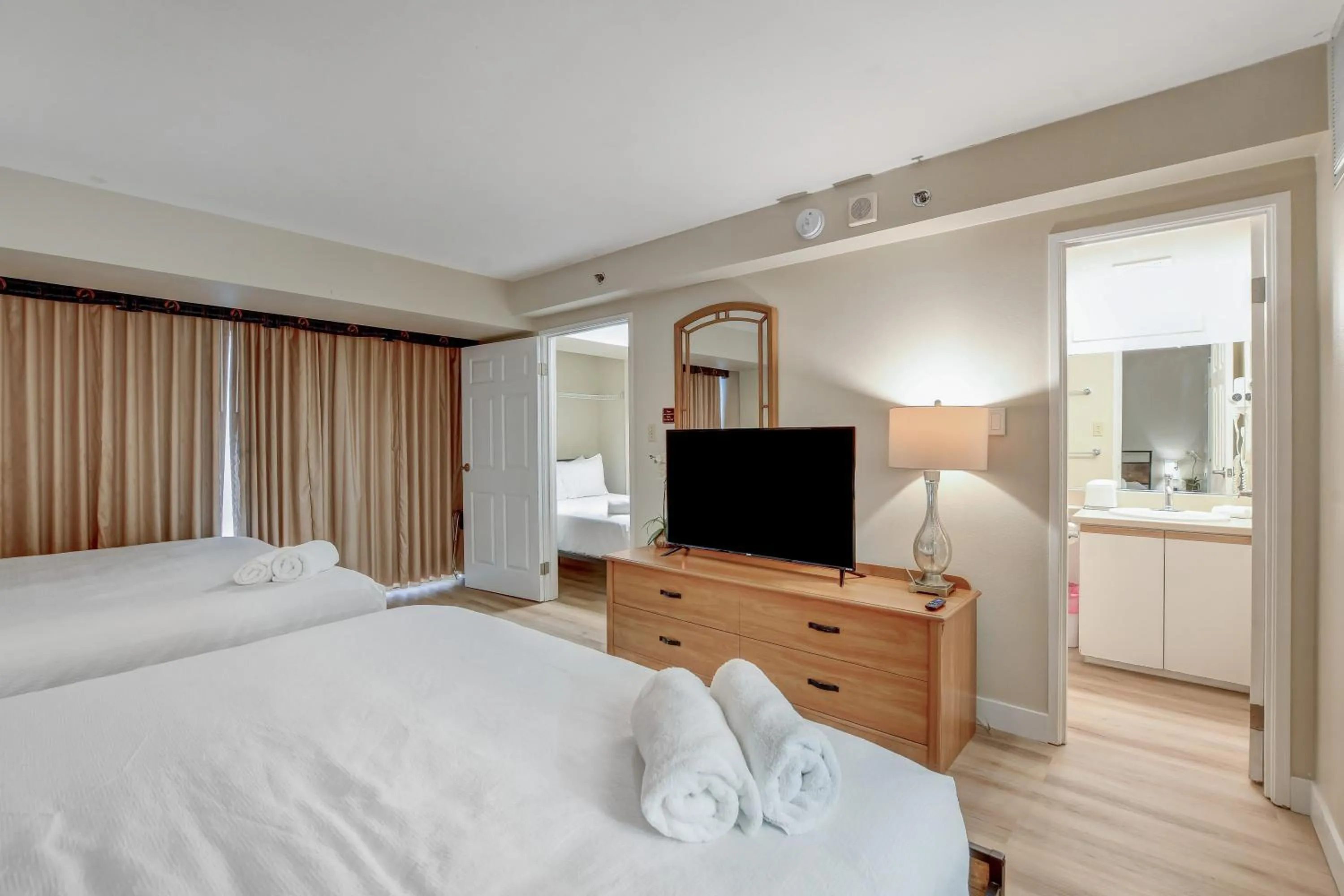 Bed in Penthouse on the strip - 6 Comfy beds!!!