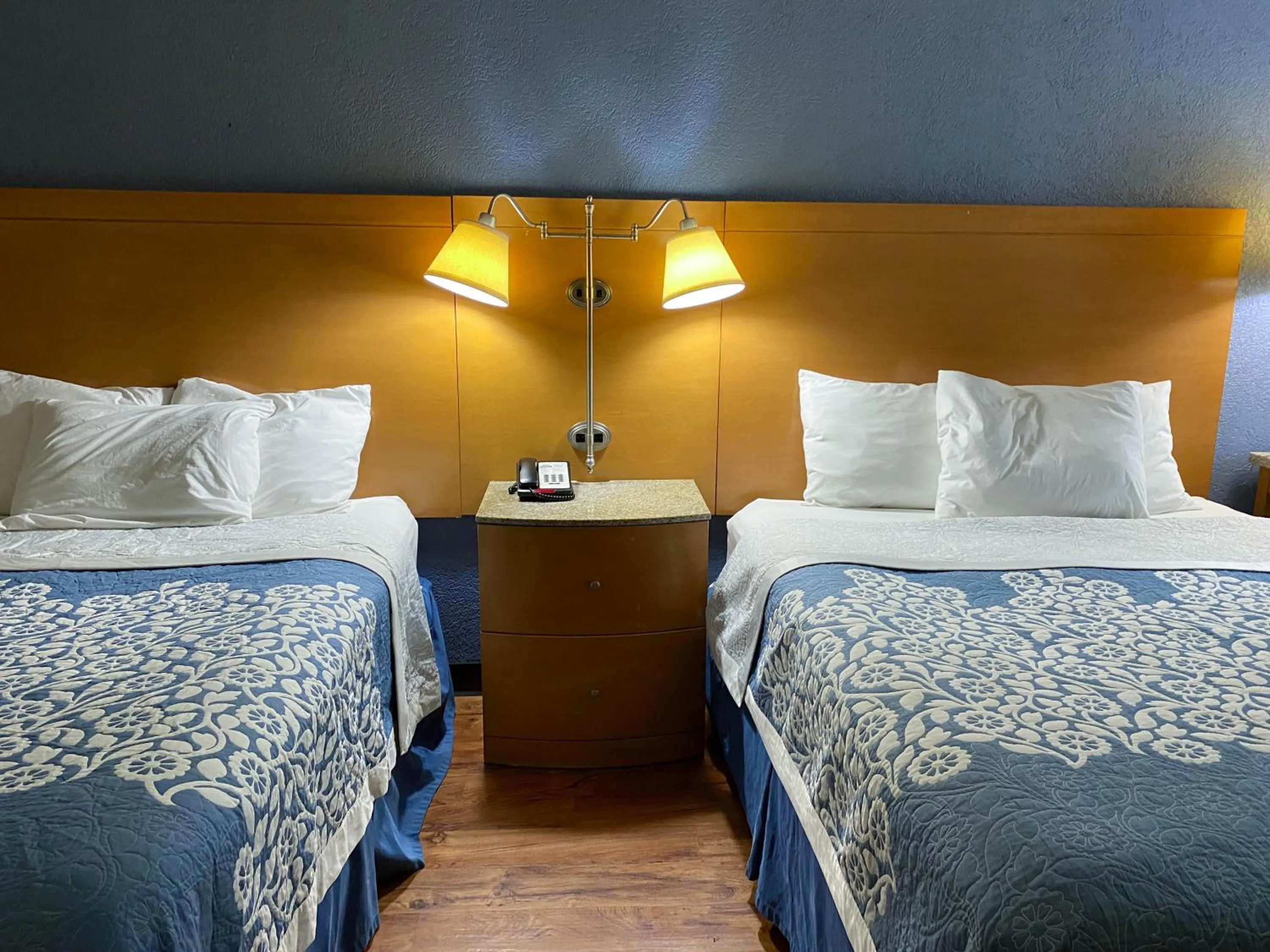 Bedroom, Bed in Motel 6 Savannah GA Gateway & I95