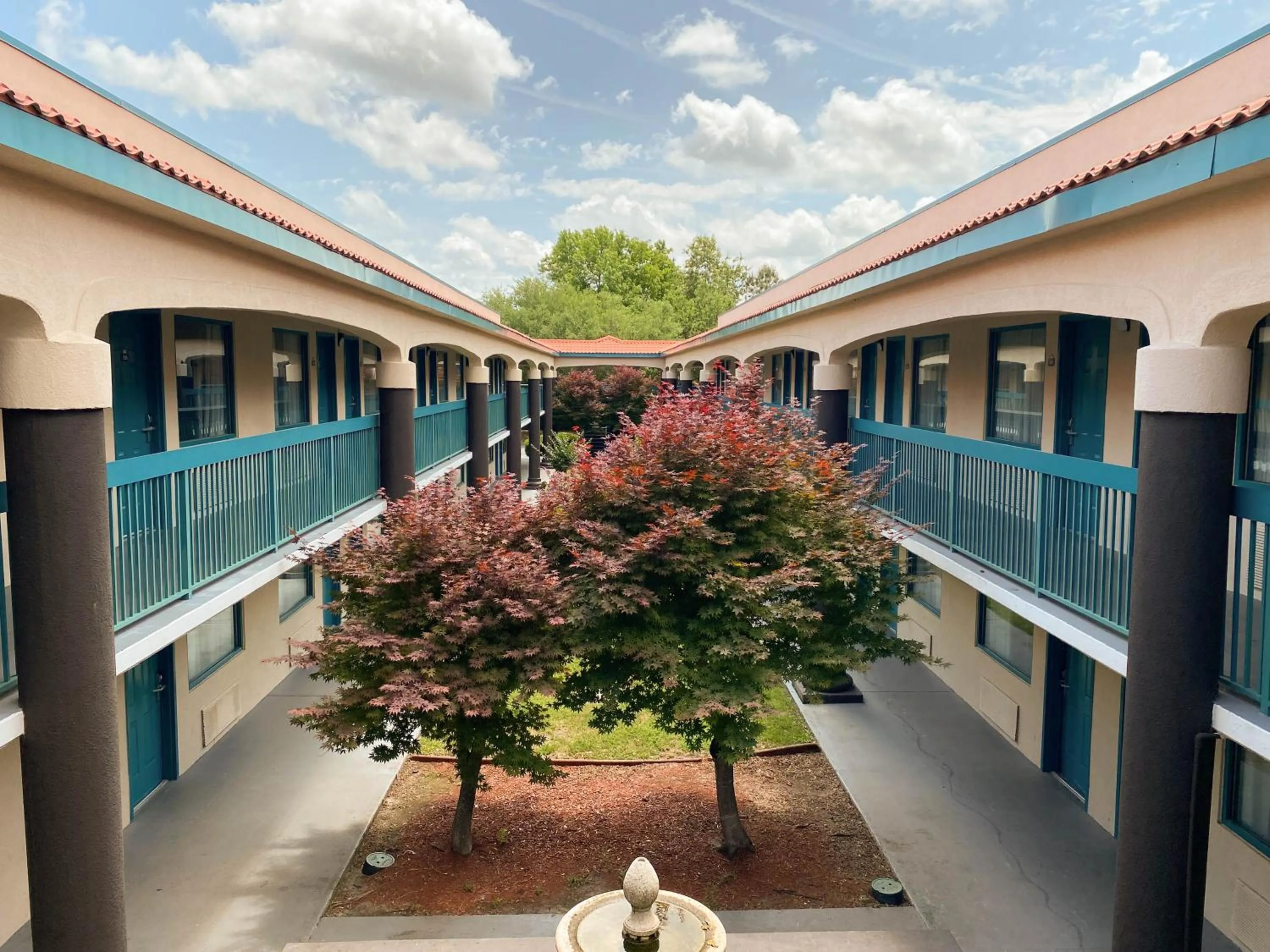 Property building in Motel 6 Savannah GA Gateway & I95