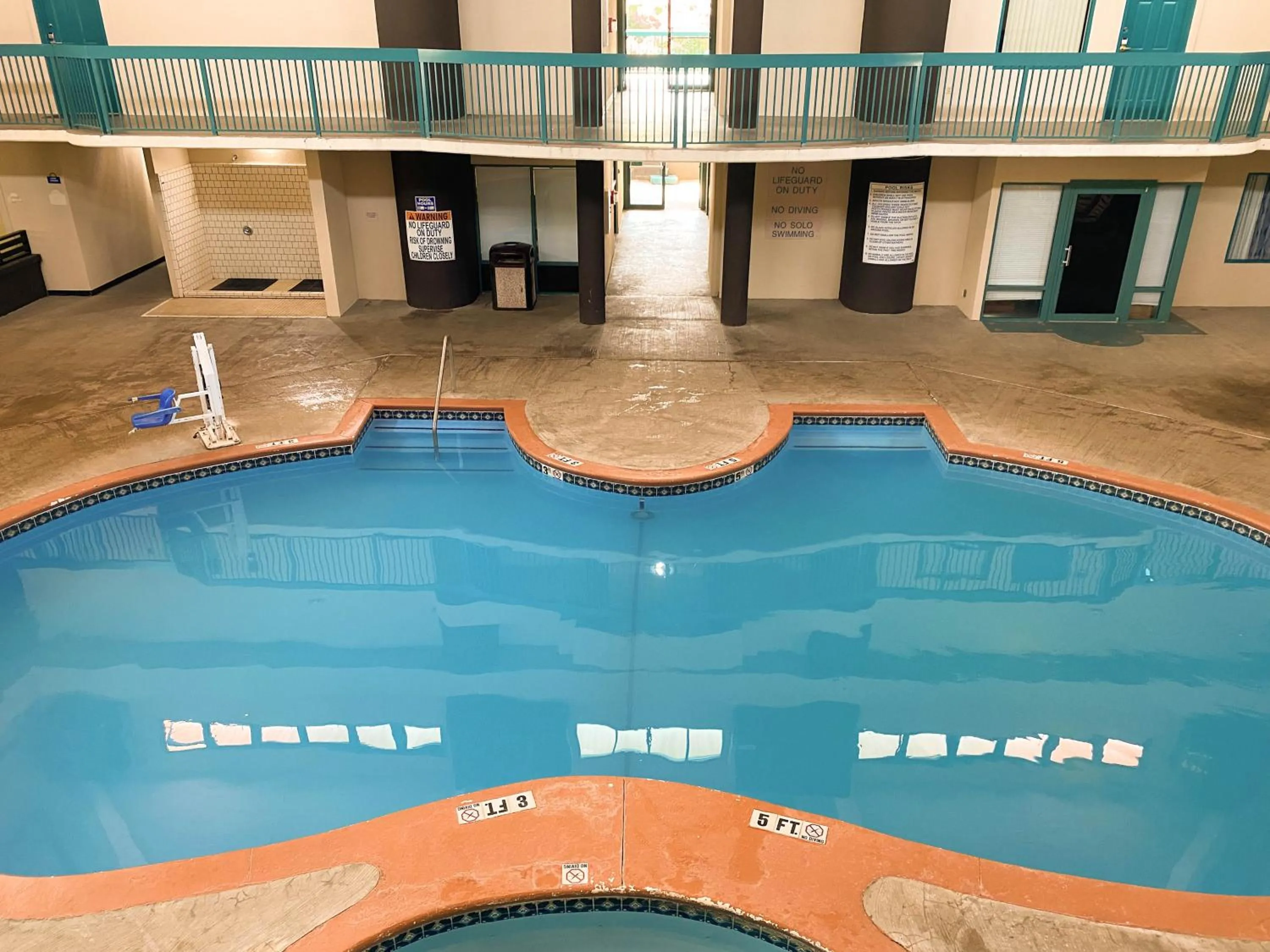 Swimming pool in Motel 6 Savannah GA Gateway & I95