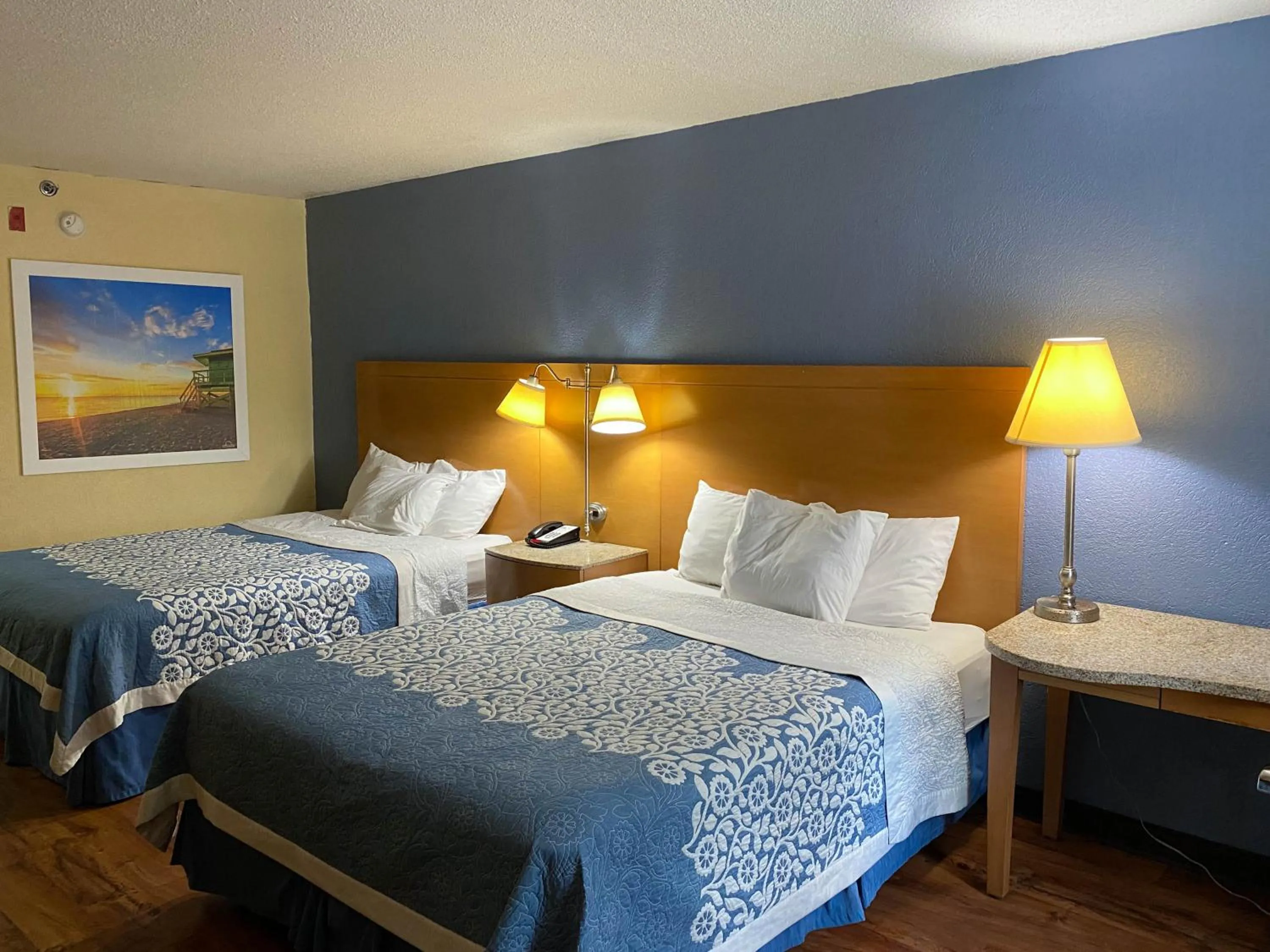 Bedroom, Bed in Motel 6 Savannah GA Gateway & I95