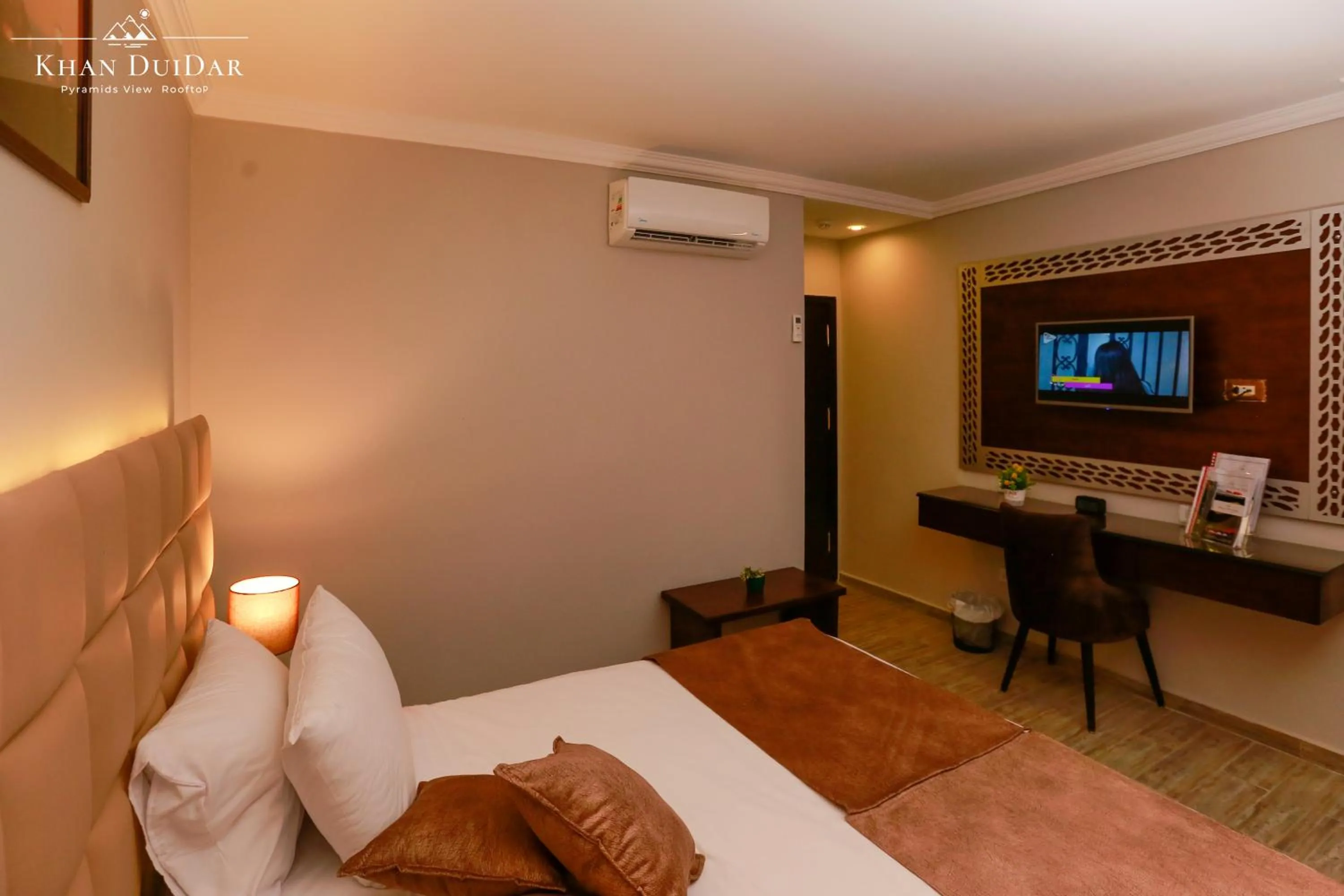 TV and multimedia, Bed in Khan Duidar Inn - Pyramids View Rooftop
