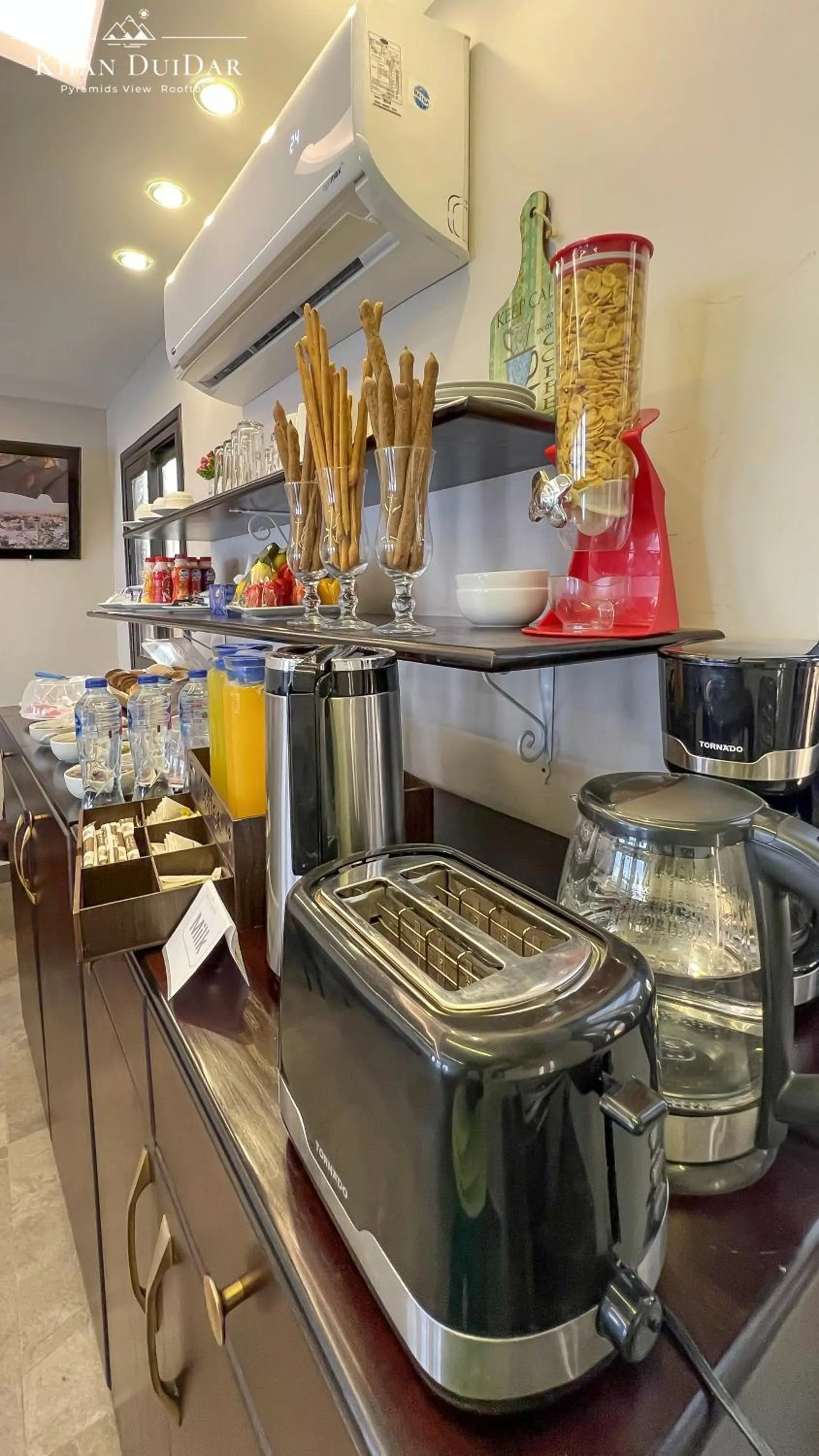 Buffet breakfast in Khan Duidar Inn - Pyramids View Rooftop