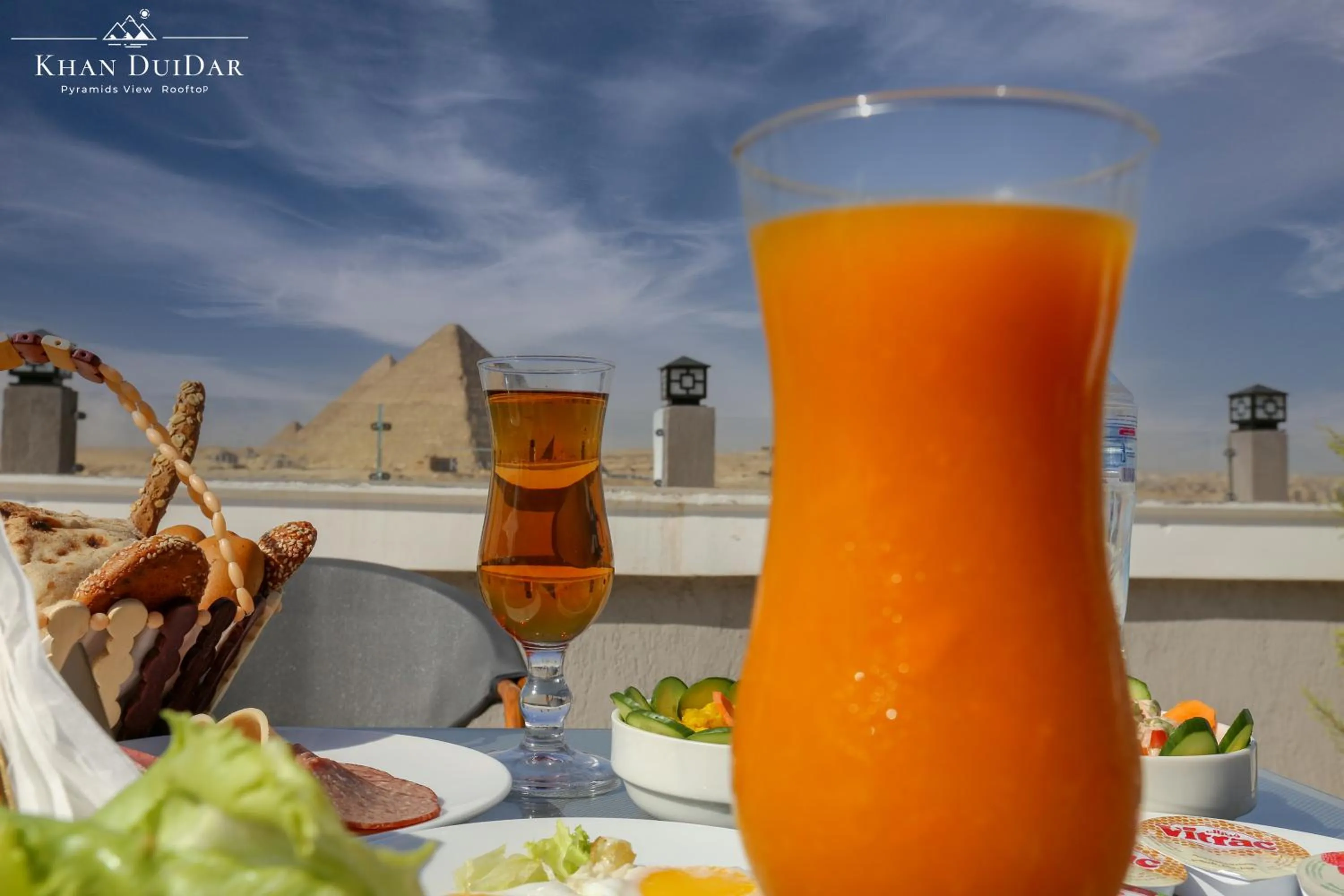 Food and drinks in Khan Duidar Inn - Pyramids View Rooftop