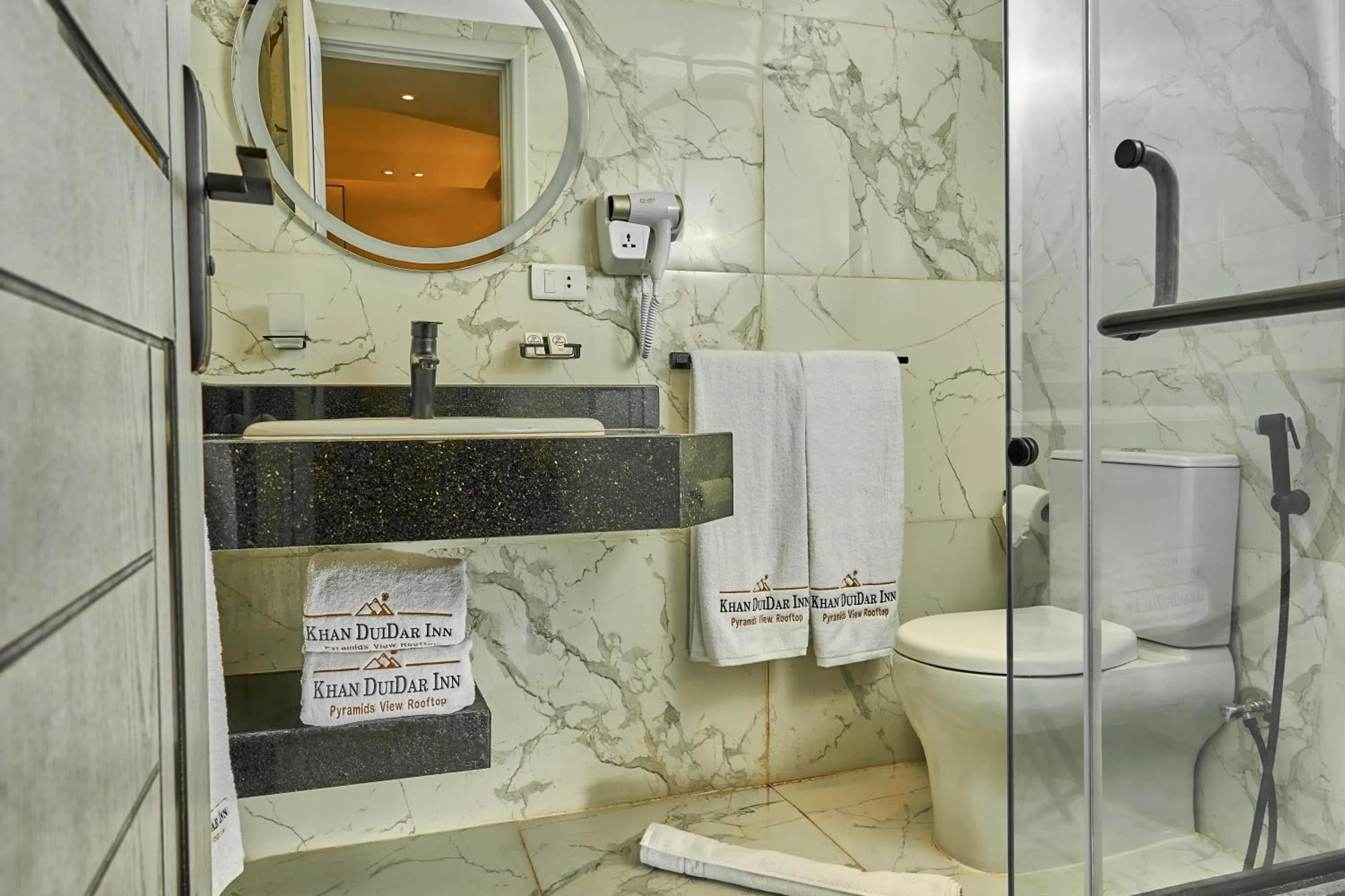 Shower in Khan Duidar Inn - Pyramids View Rooftop