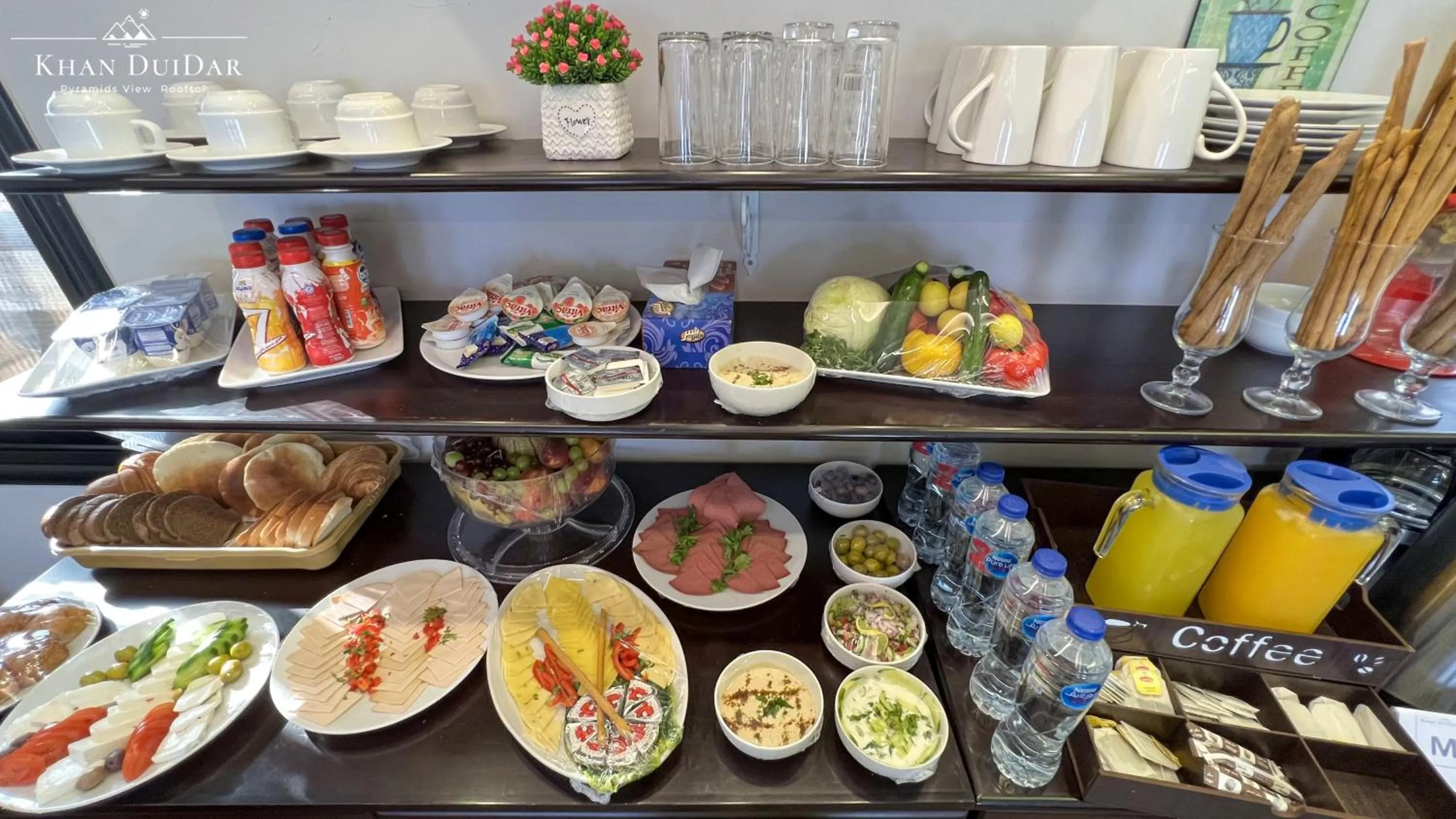 Buffet breakfast in Khan Duidar Inn - Pyramids View Rooftop